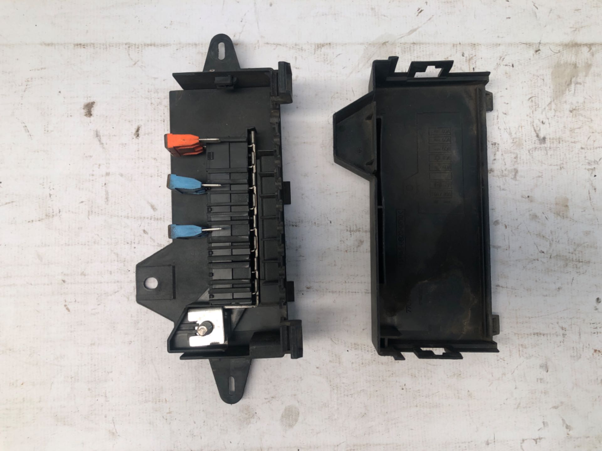 Caixa Fusivel Auxiliar Renault Scenic 1.6 16v 7703297189