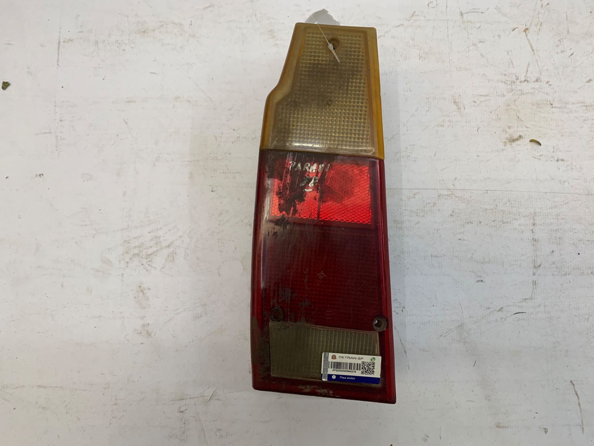 Lanterna Traseira Esquerda Volkswagen Saveiro Parati 1995