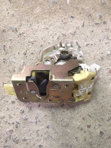Fechadura Elétrica Traseira Esquerda - Ford Focus 00 Até 03