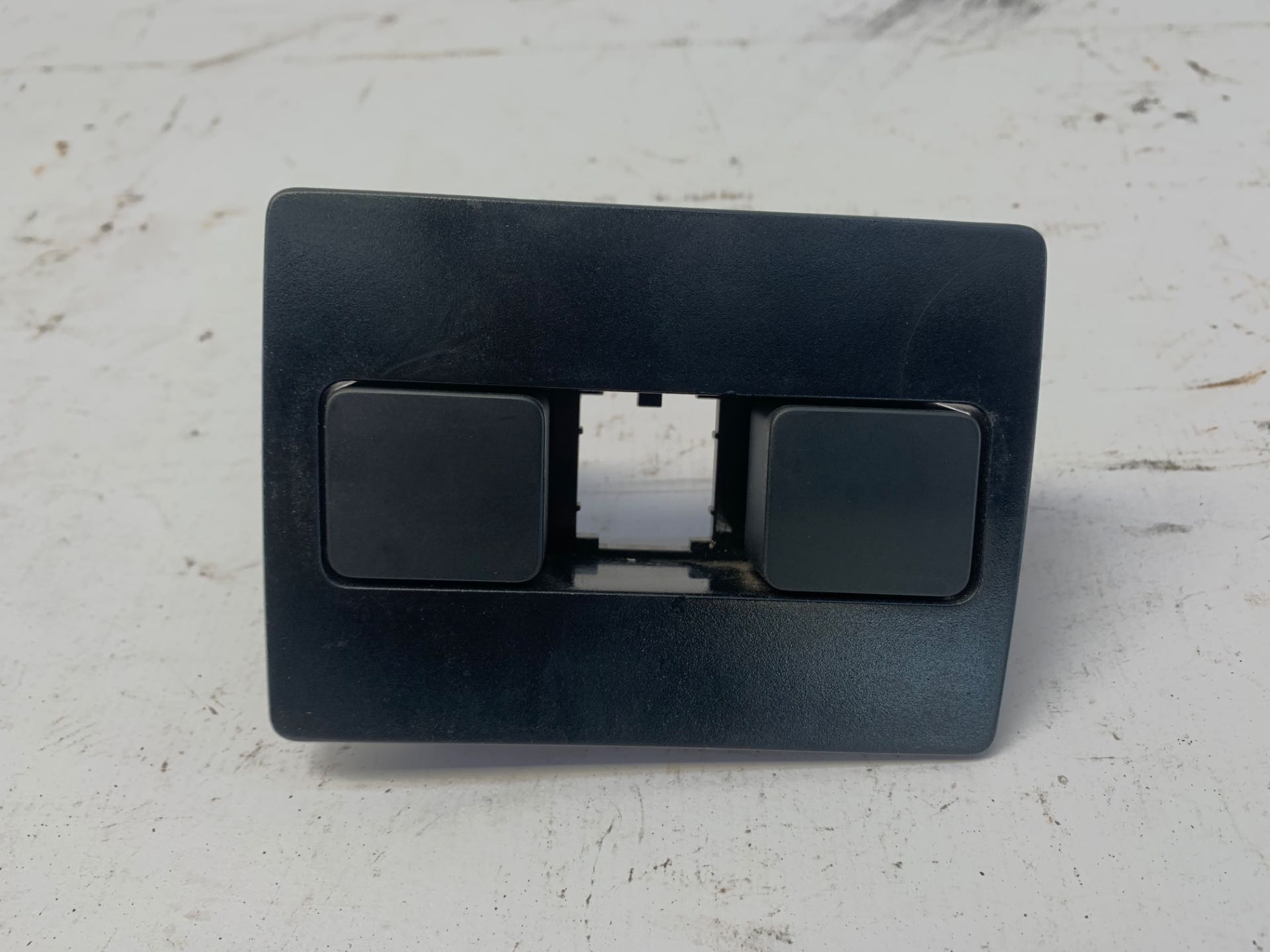 Moldura Botão Falso Painel Citroen C3 2013 2020 9800047577