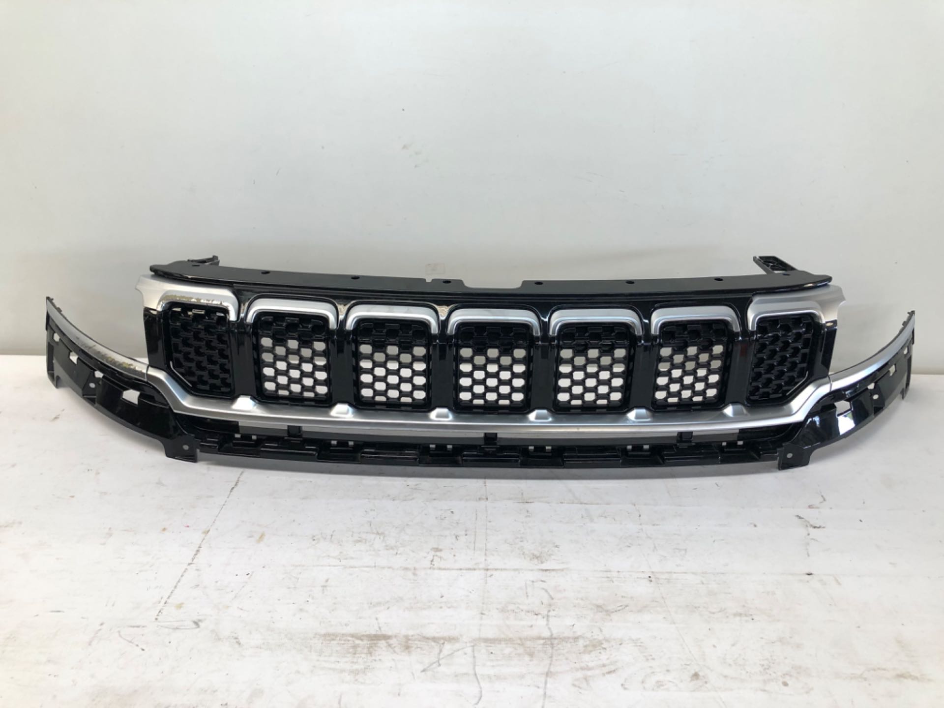 Grade Para Choque Dianteira Jeep Commander 2021 2025 Detalhe