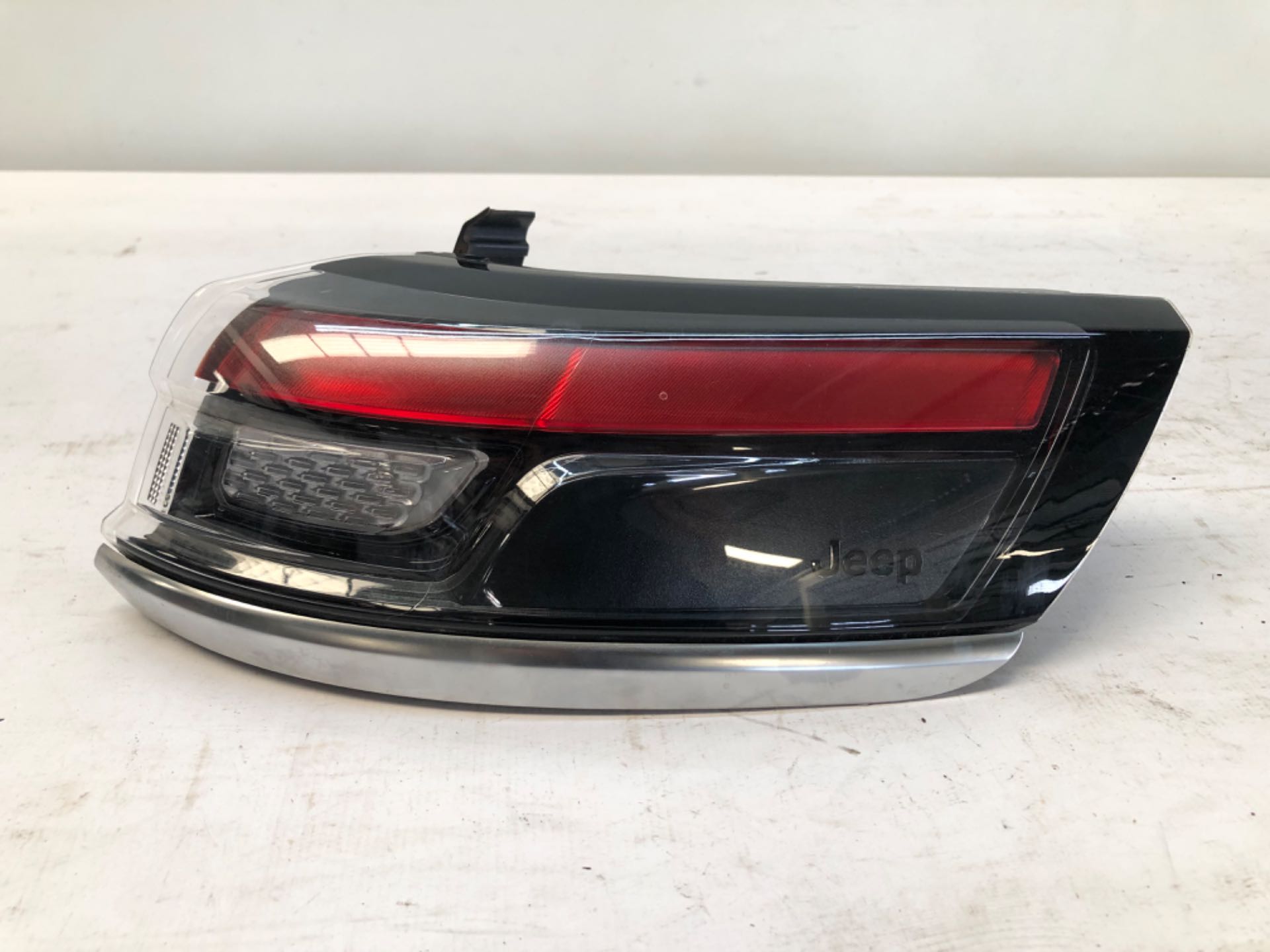 Lanterna Direita Carroceria Jeep Commander 2021 2025