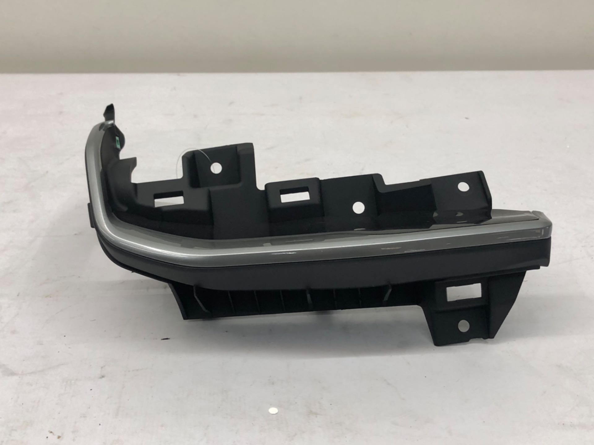 Moldura Esquerda Painel Jeep Commander 2021 2025 60945040