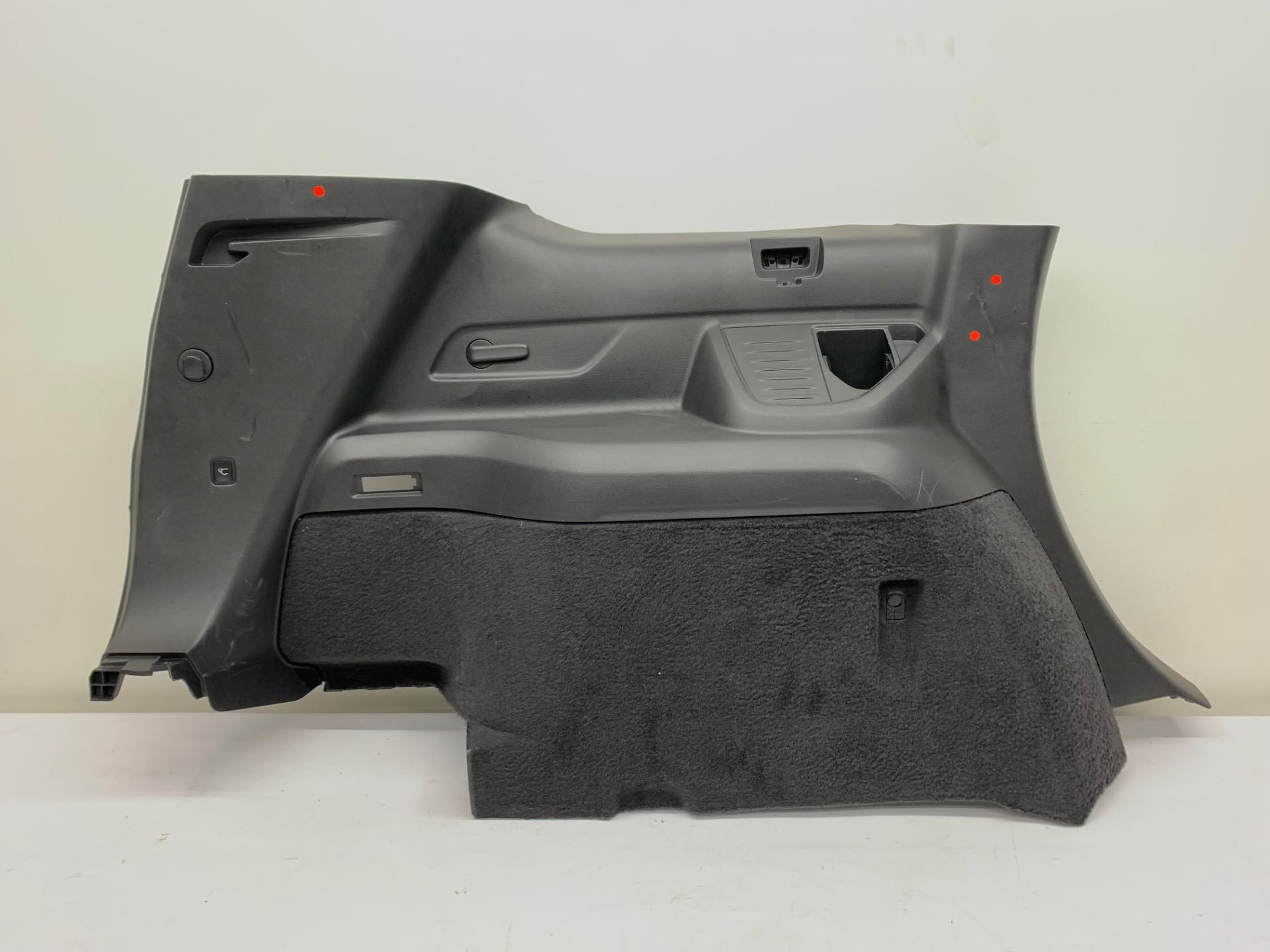 Forro Esquerdo Porta Malas Jeep Commander 2021 2025 Detalhe