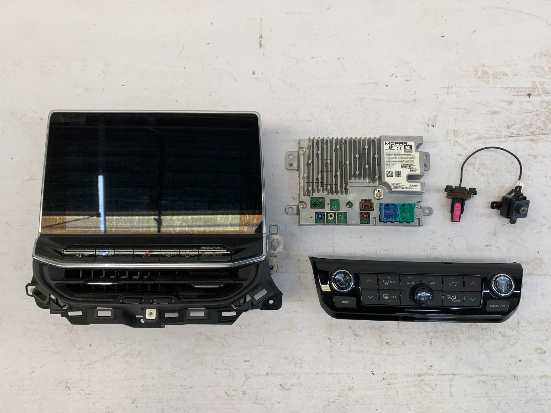 Kit Multimidia Jeep Commander Longitude 2021 2025 Original