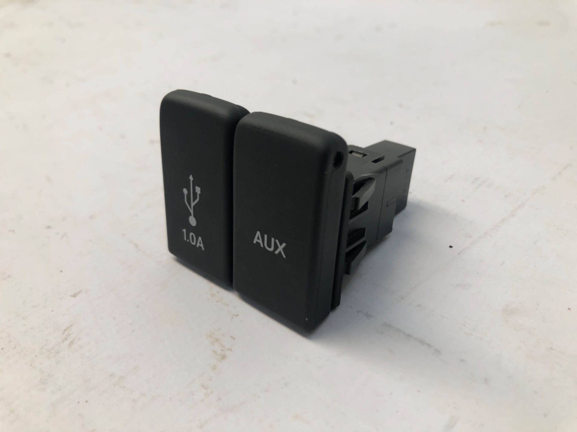 Tomada Entrada Auxiliar Usb Honda City 2018 2020 m60905