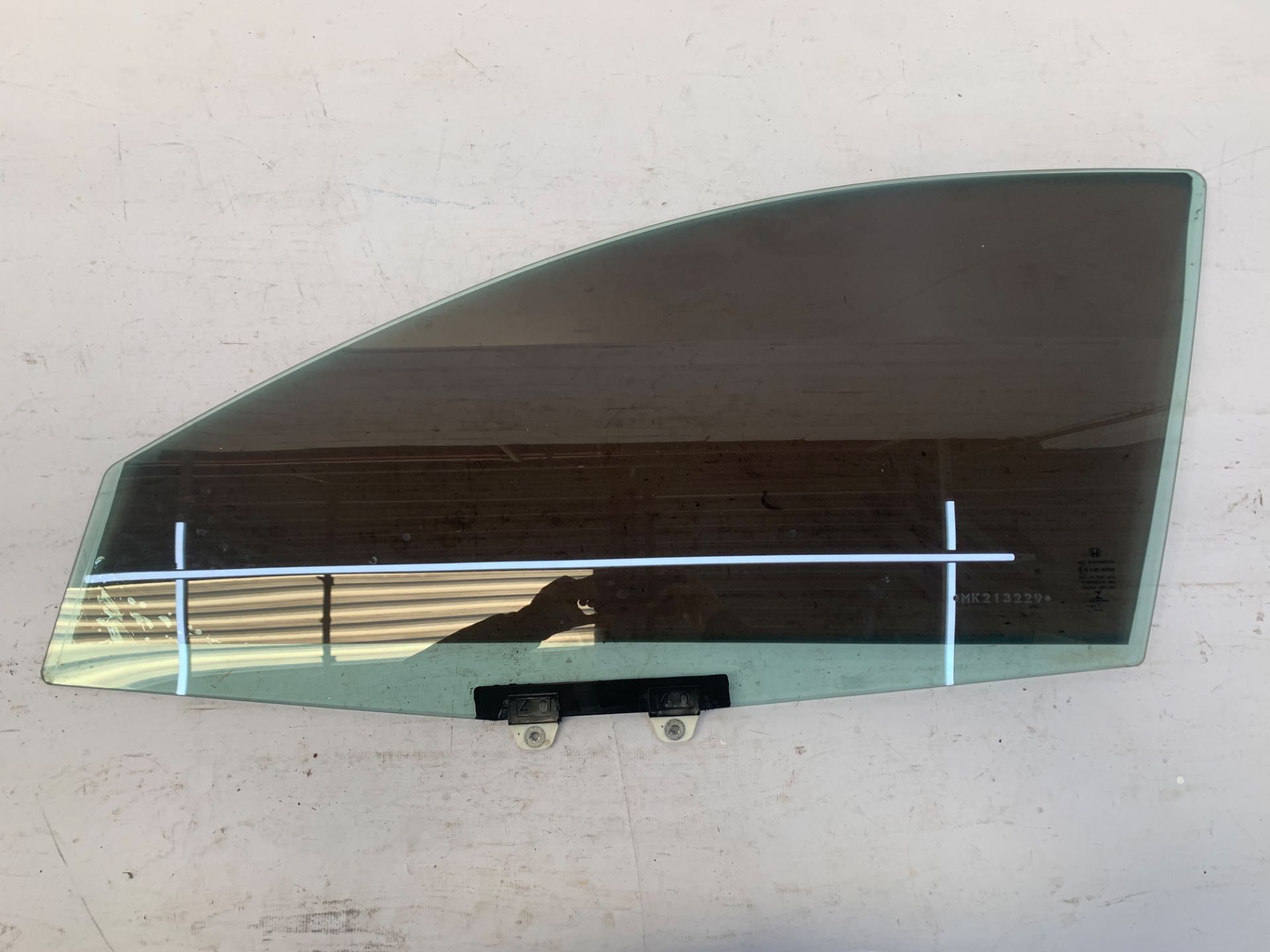 Vidro Porta Dianteira Esquerda Honda HRV 2018 2021 Detalhe