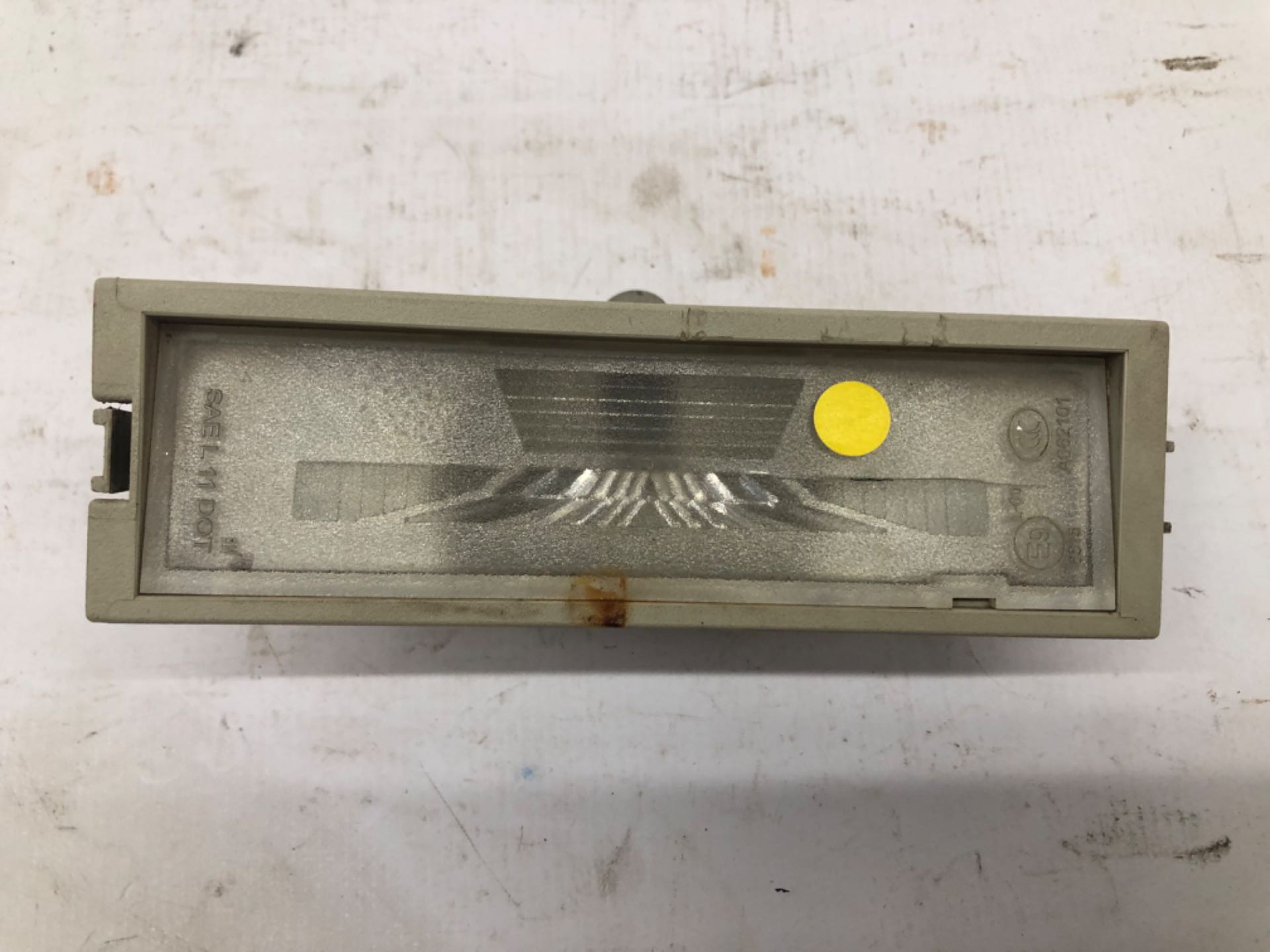 Luz Placa Gm Onix 2012 2019 Detalhe