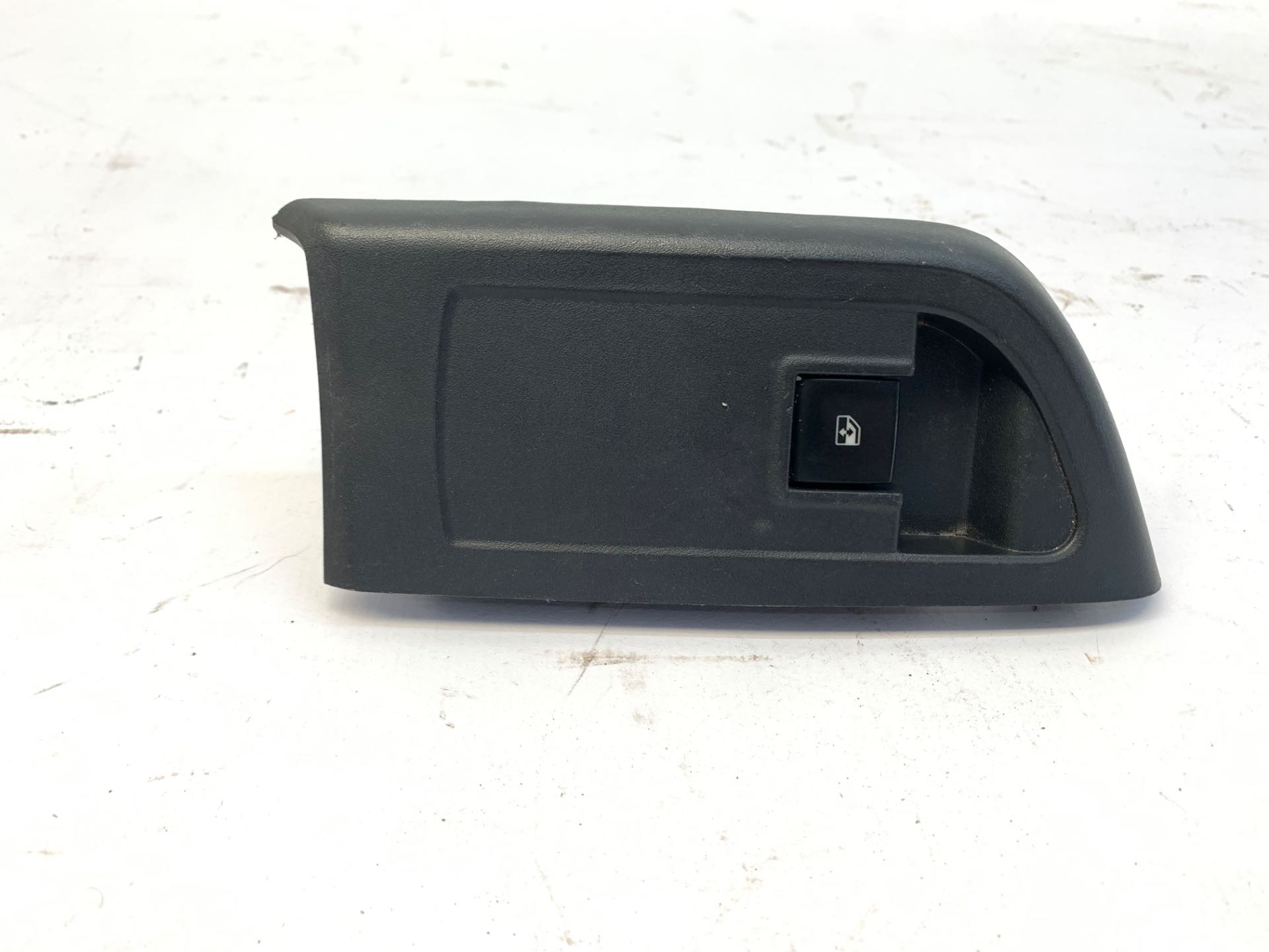 Botão Vidro Eletrico Dianteiro Direito Gm 2012 2015 92221585
