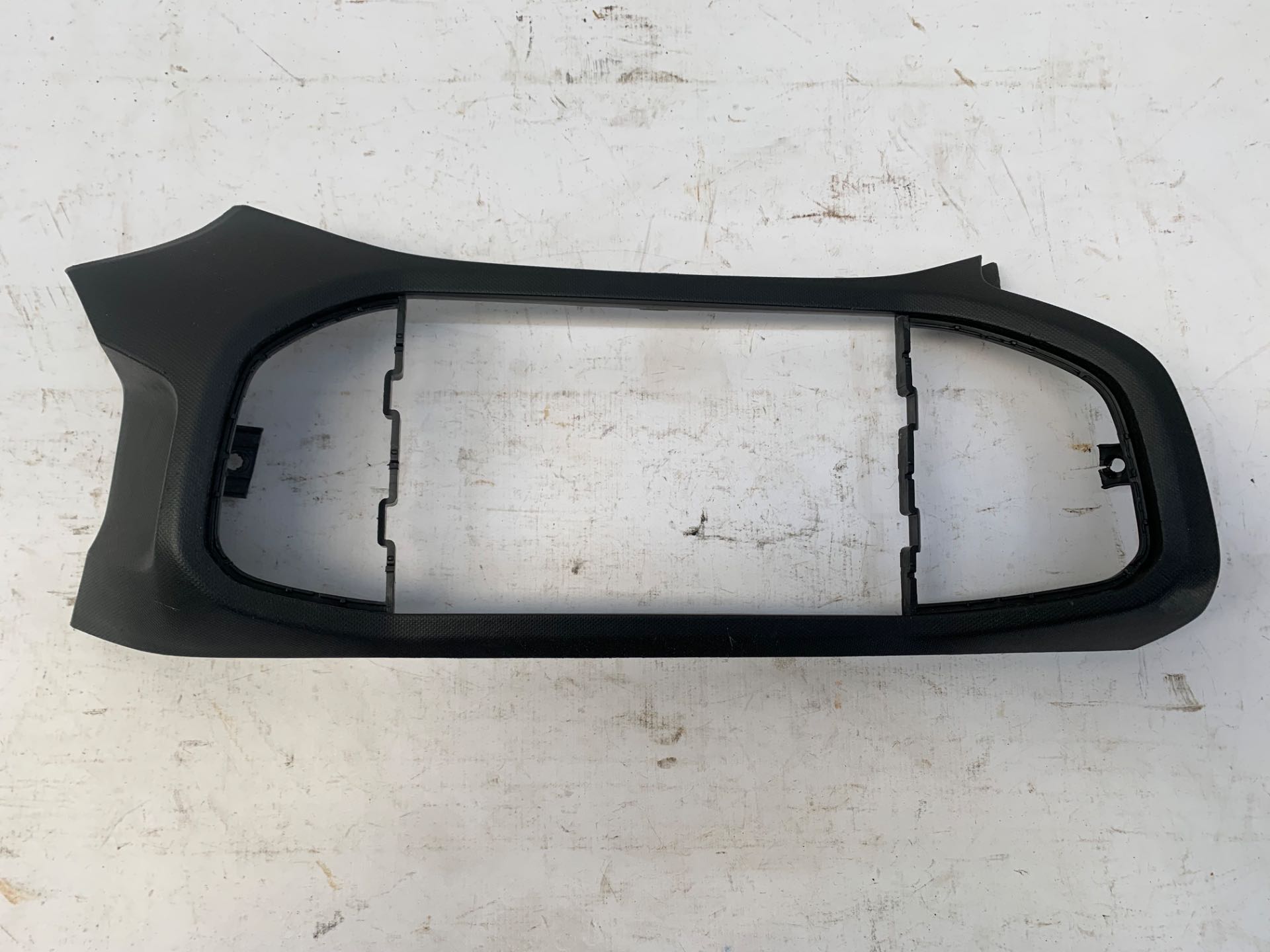 Moldura Central Multimidia Painel GM Onix Lt 2012 2019 Det