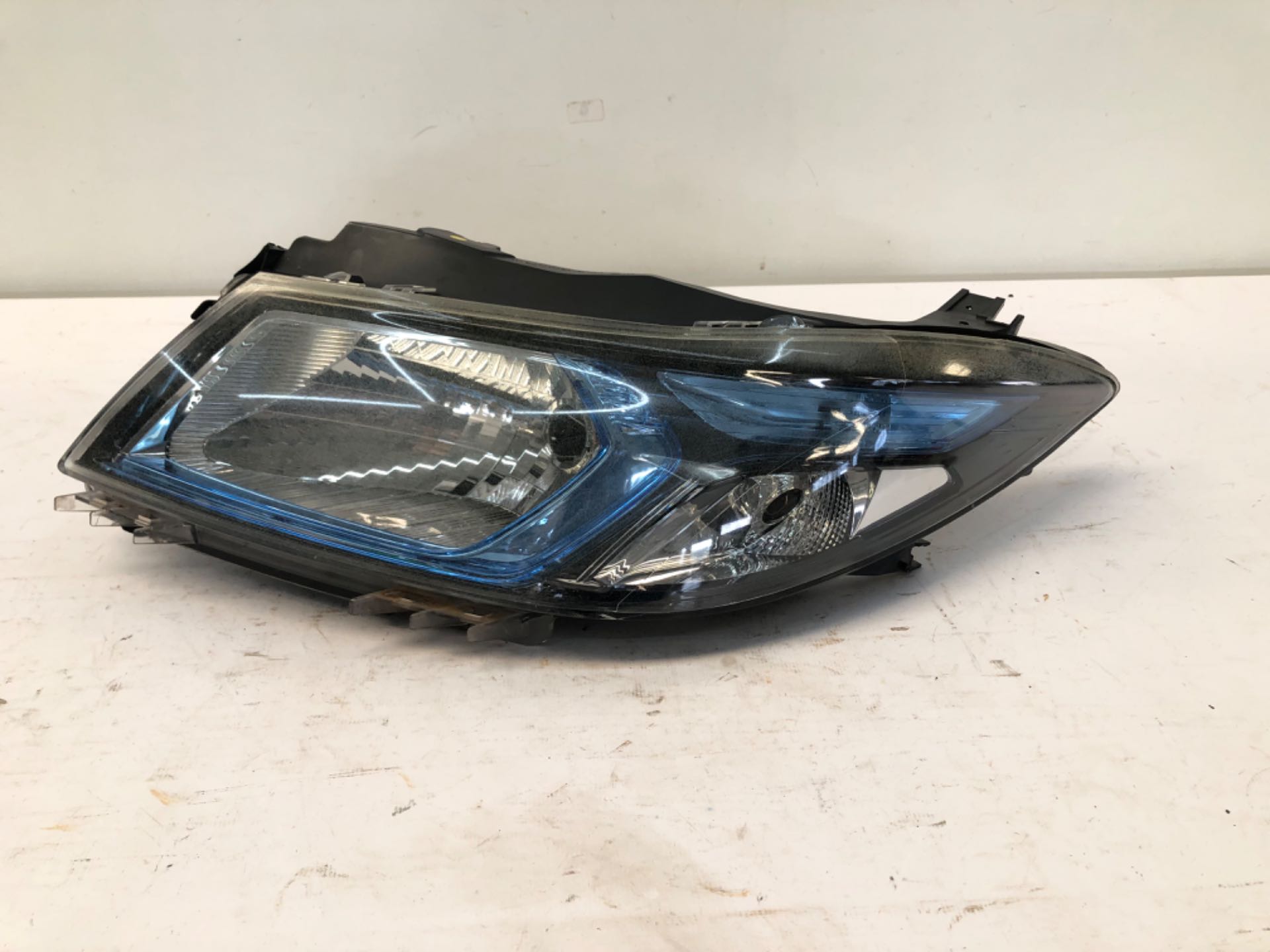 Farol Esquerdo Gm Onix Lt 2012 2015 Detalhe