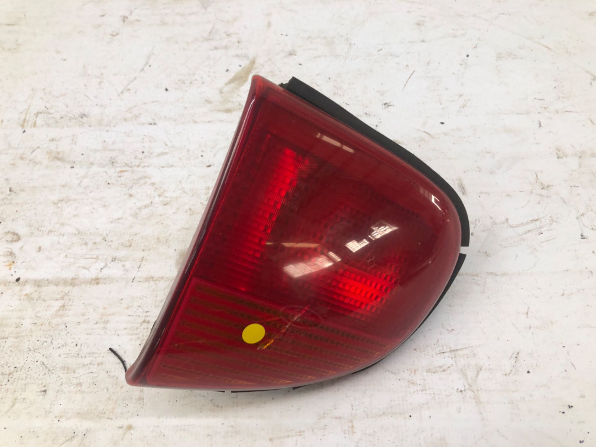 Lanterna Esquerda Tampa Traseira Ford Escort 1997 2003 Det