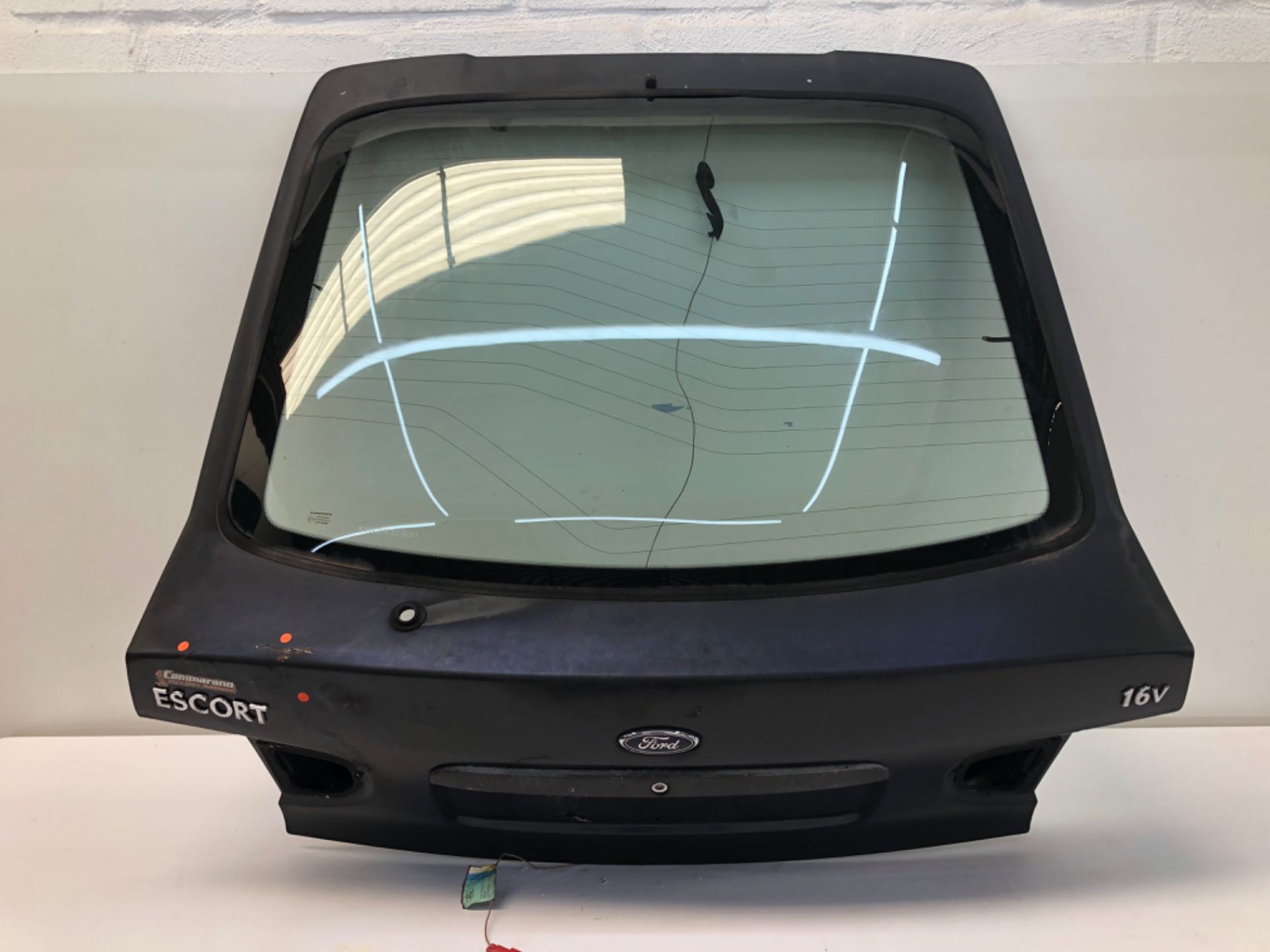 Tampa Traseira Escort Hatch 1997 2003 Detalhe
