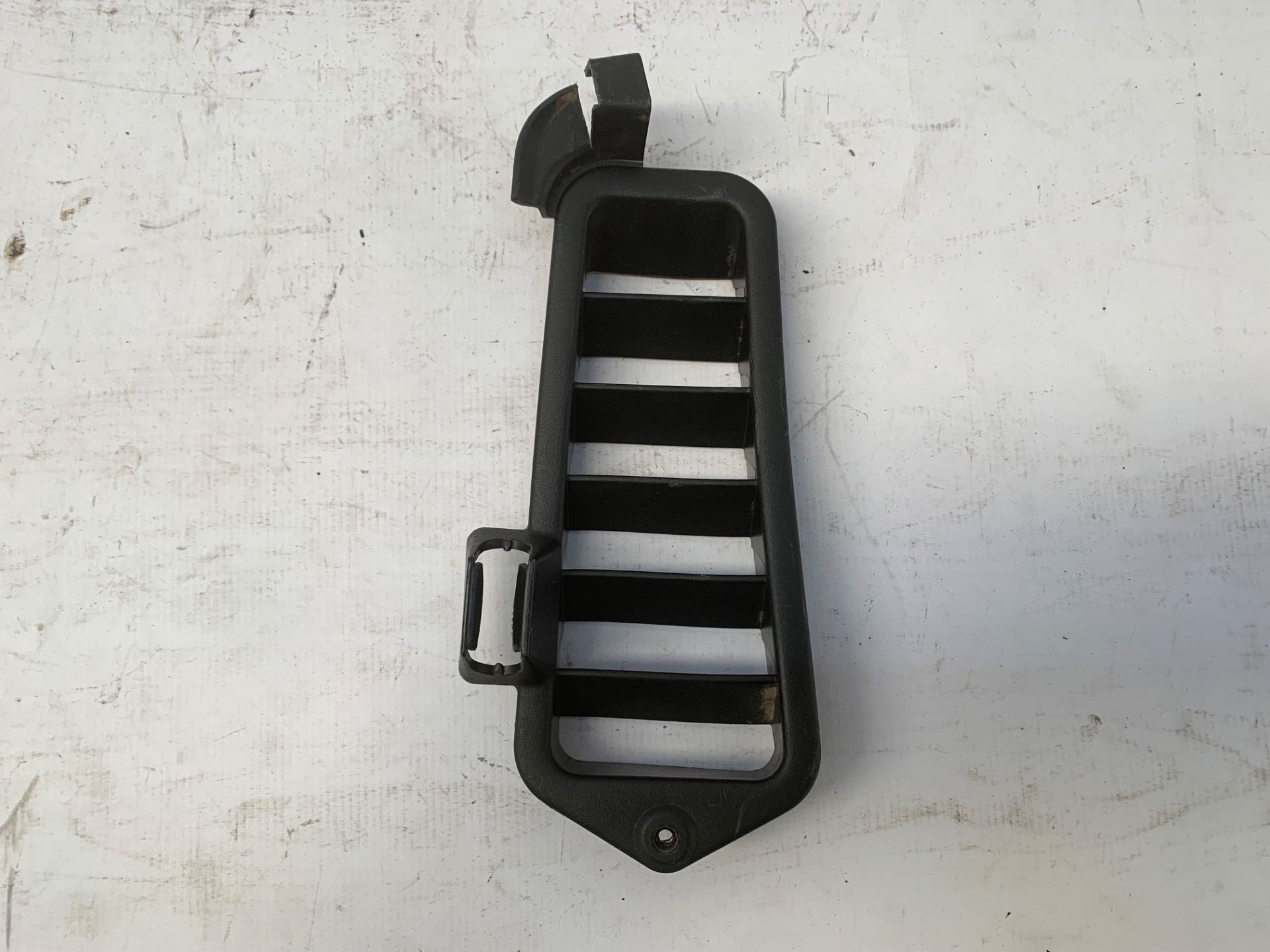Grade Difusor Esquerdo Bagagito Peugeot 106 Xn 1994 1996