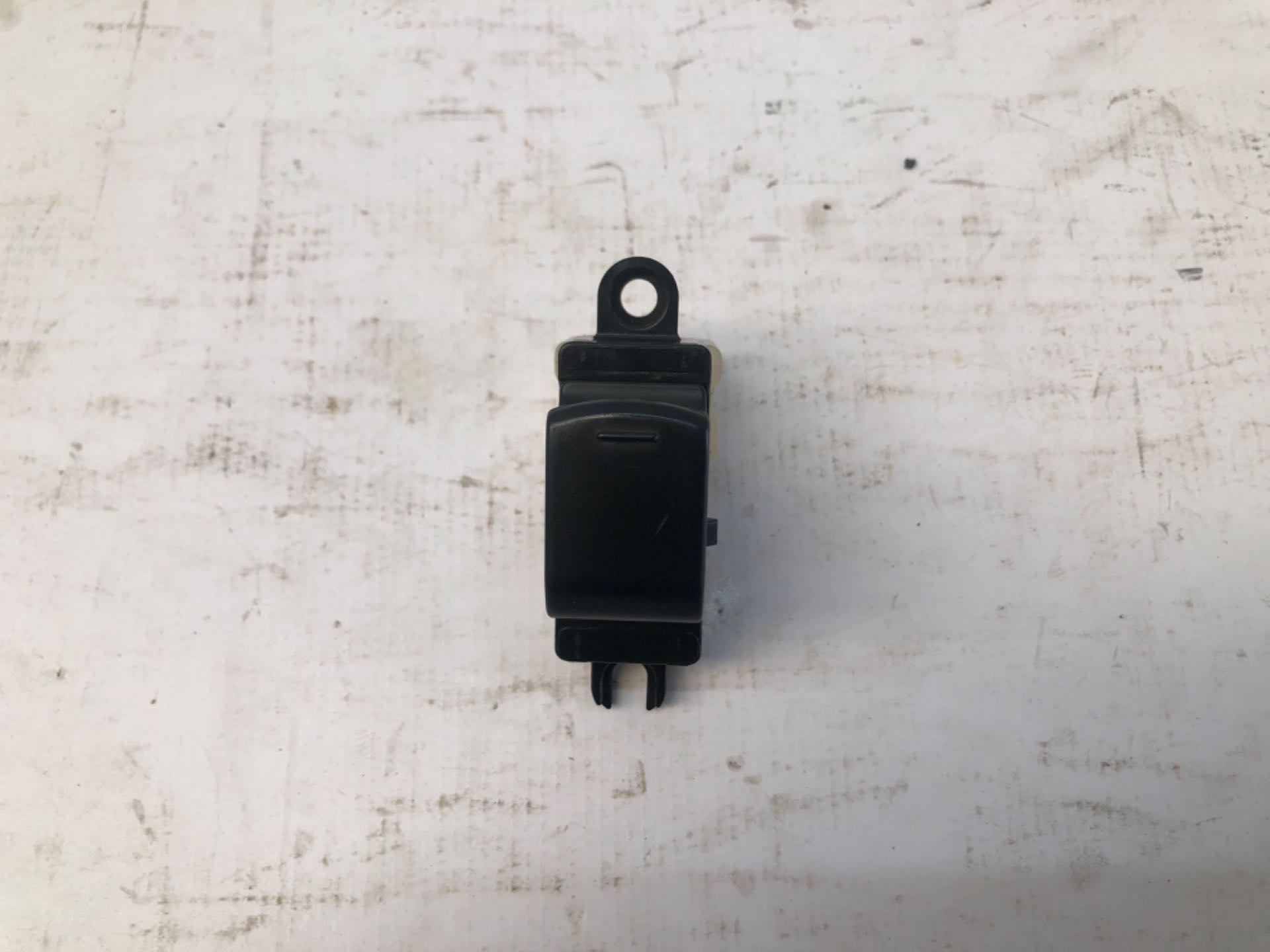 Botão Vidro Eletrico Dianteiro Direito Versa 2015 2019