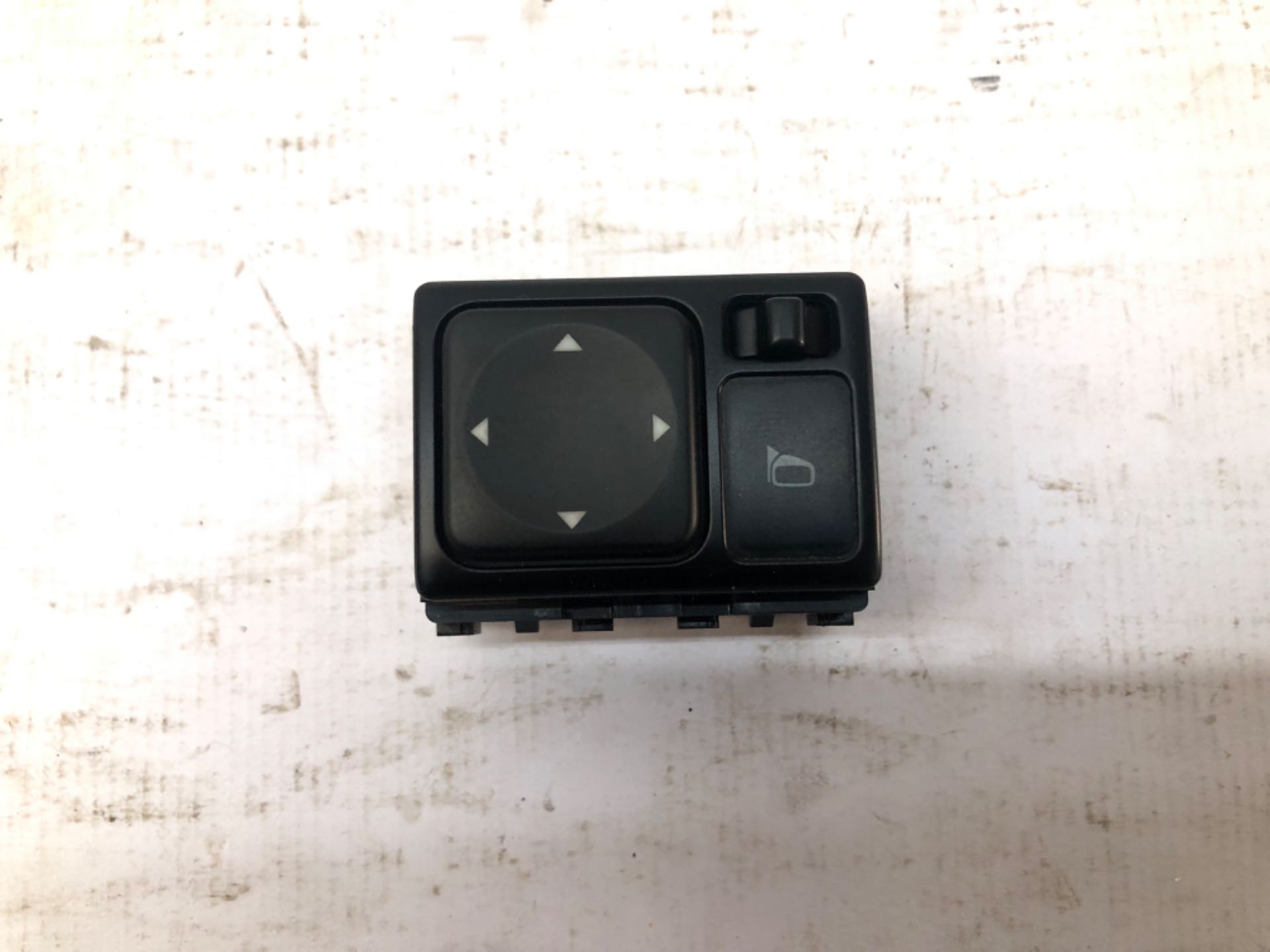 Botão Regulagem Retrovisor Nissan Versa 2015 2019