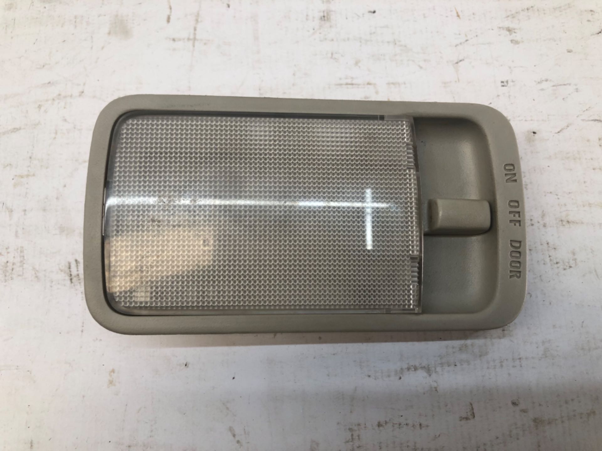 Luz Cortesia Central Nissan Versa 2015 2019 L0099620ab