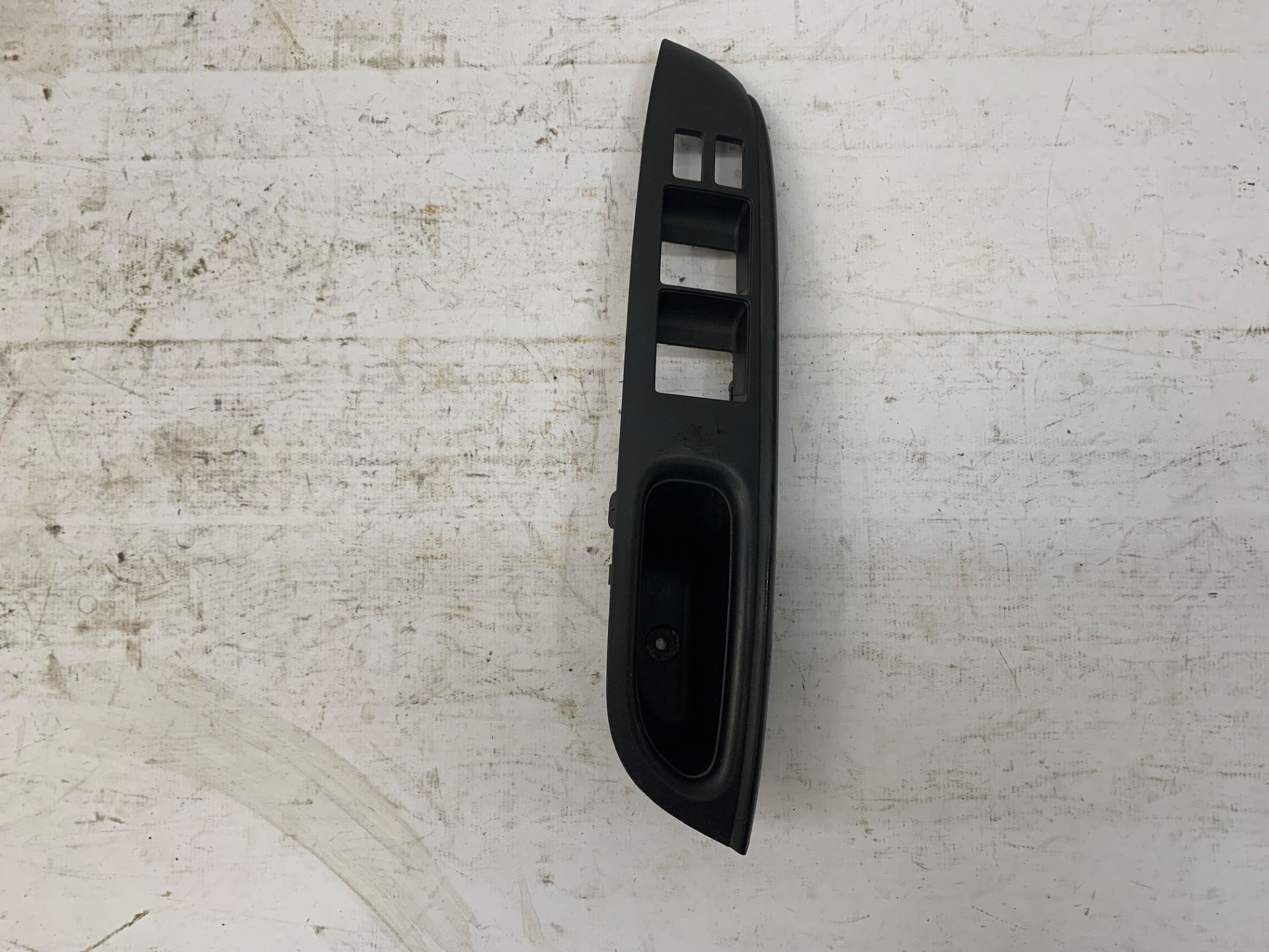 Moldura Botão Vidro Dianteiro Esquerdo Versa 2015 2019 Det