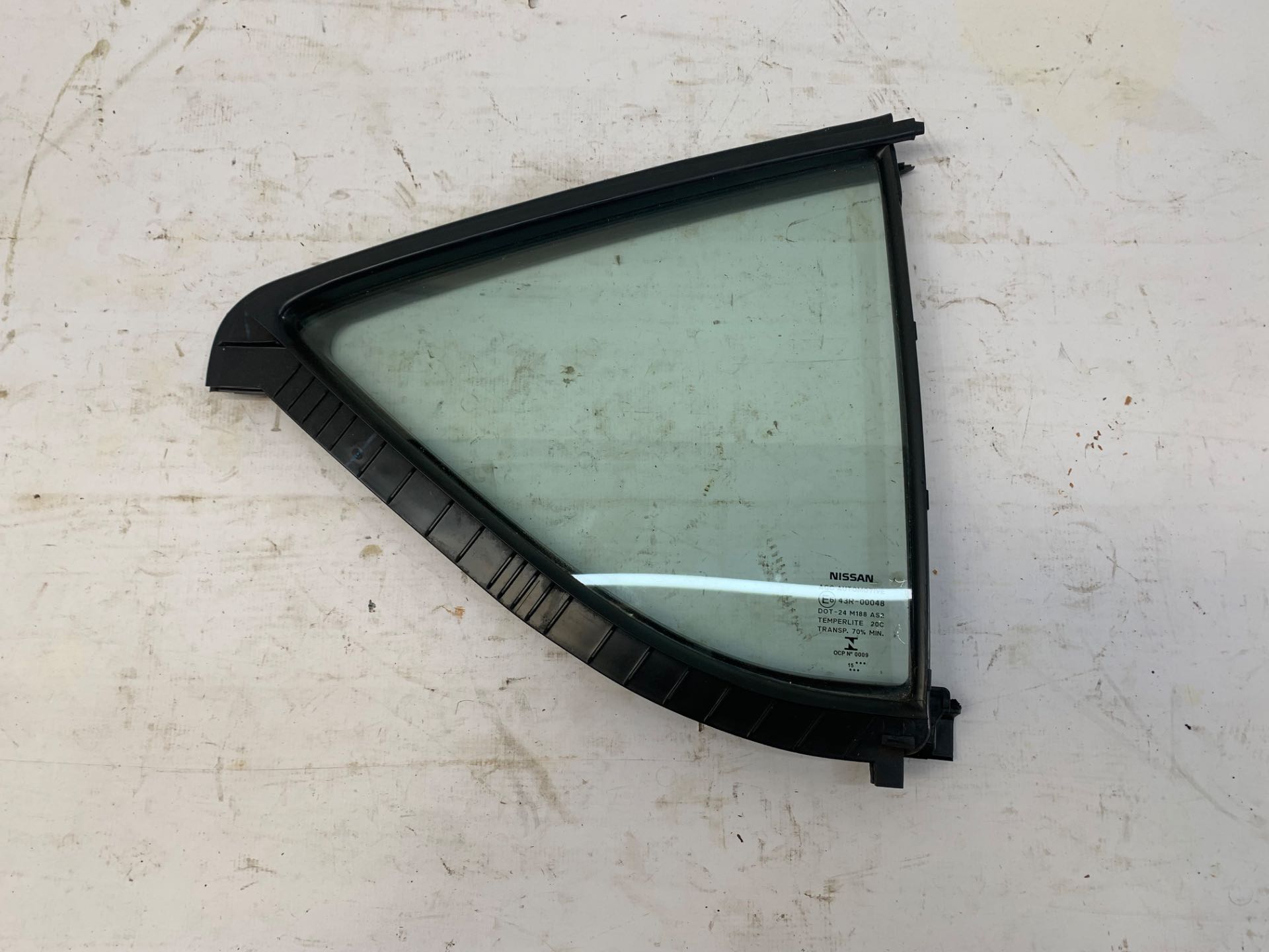 Vidro Vigia Traseiro Direito Nissan Versa 2015 2019