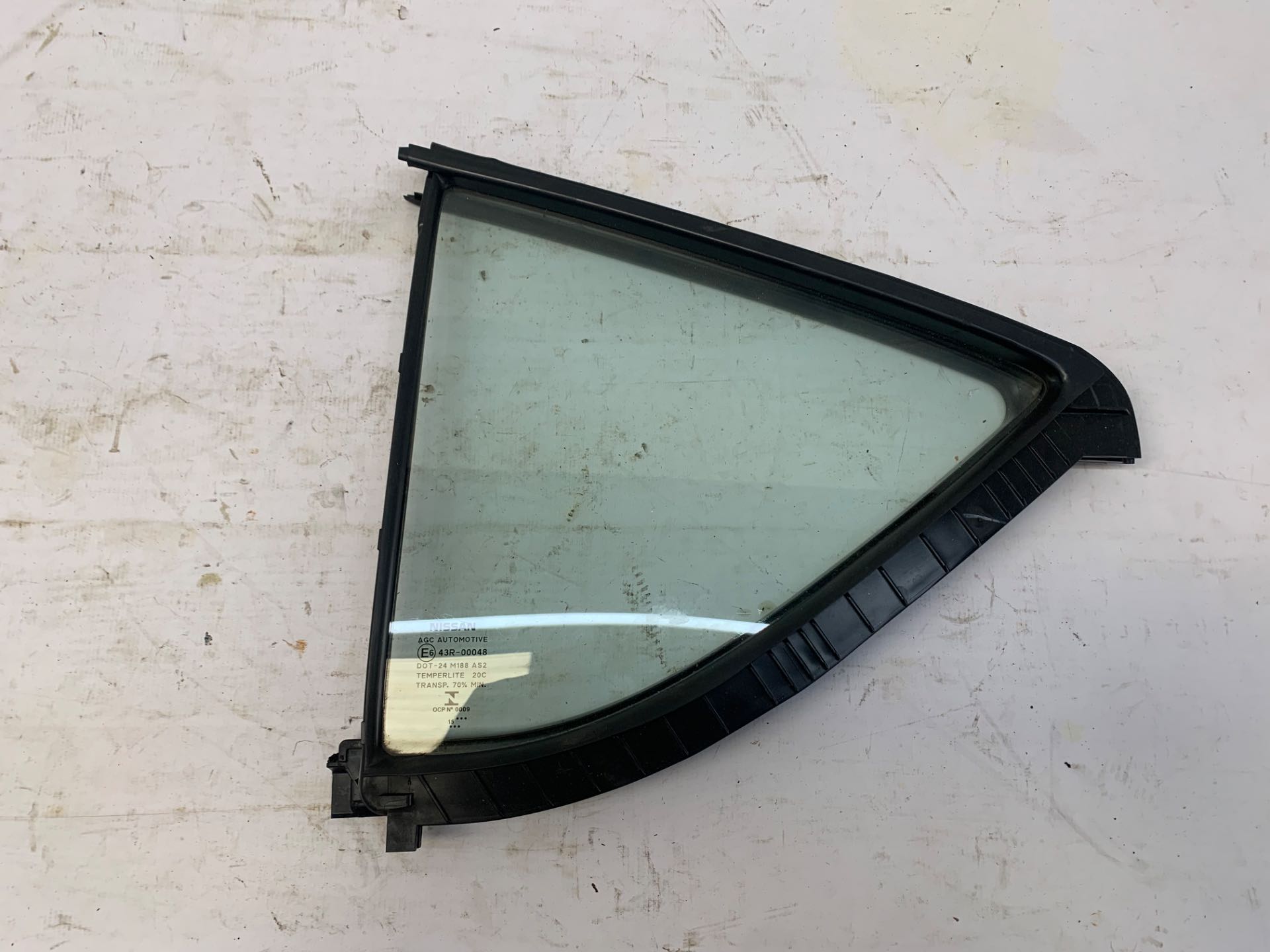 Vidro Vigia Traseiro Esquerdo Nissan Versa 2015 2019