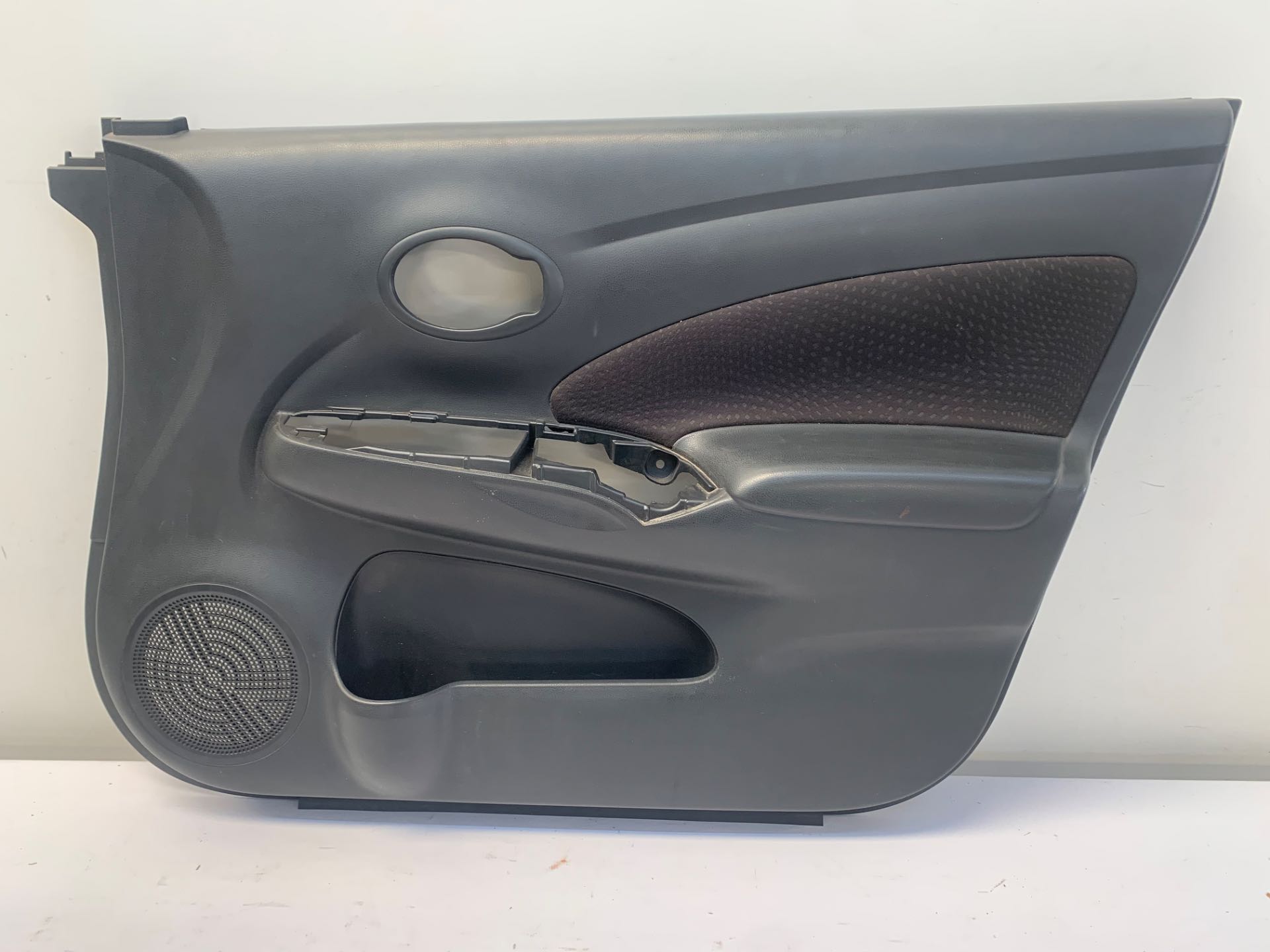 Forro Porta Dianteiro Direito Nissan Versa SV 2015 2019