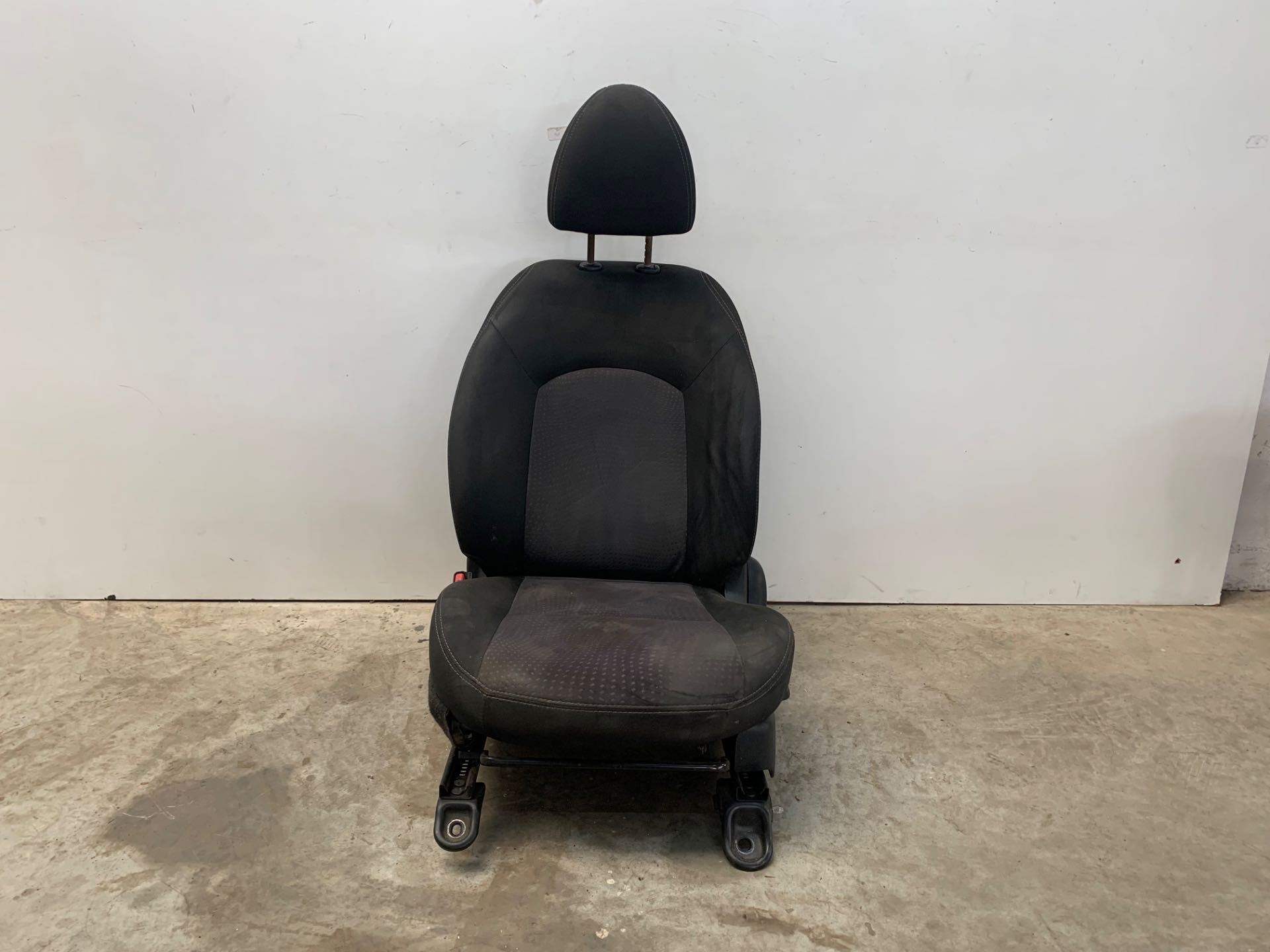 Banco Dianteiro Esquerdo Nissan Versa Sv 2015 2019 Tecido