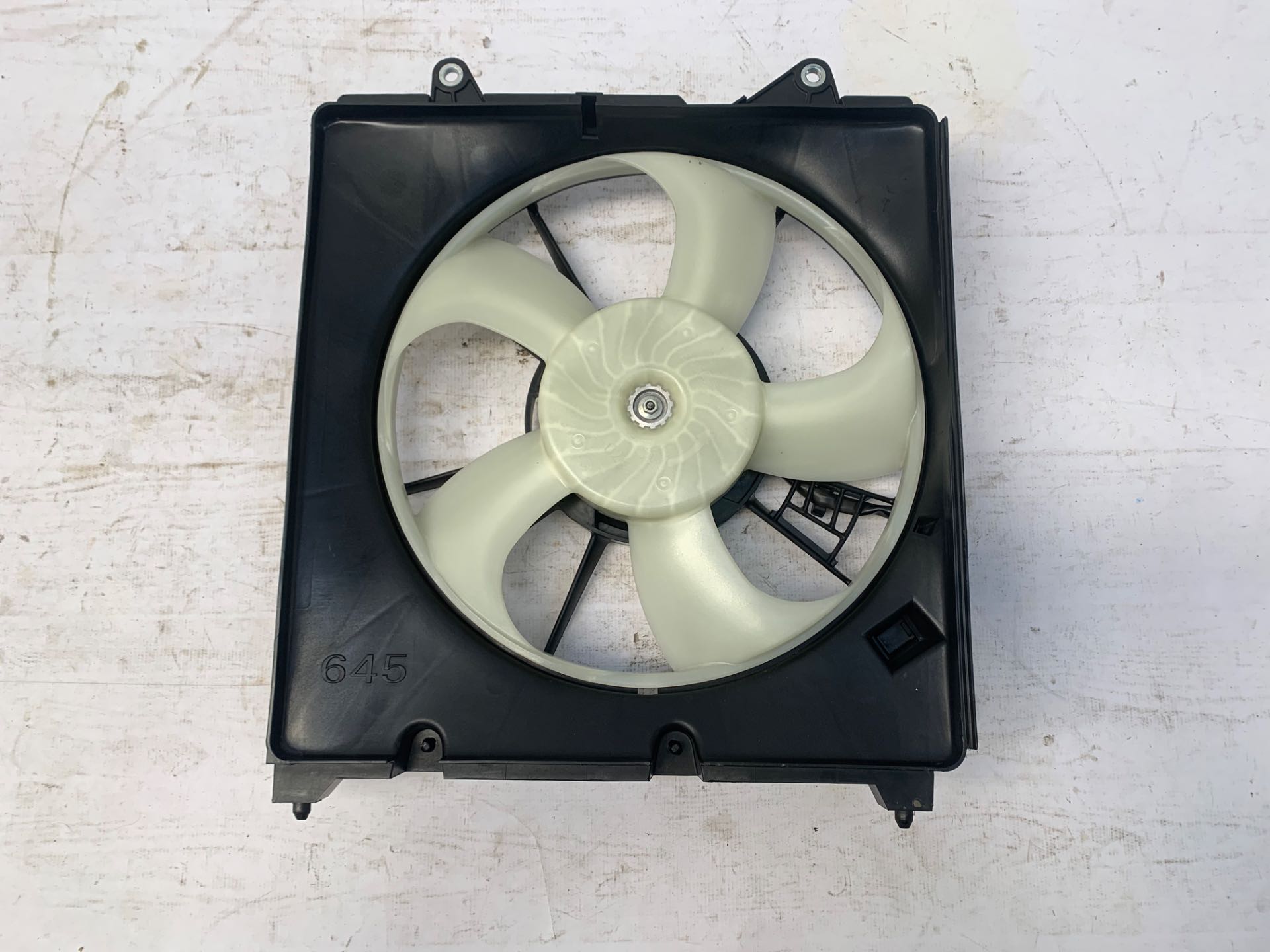 Ventoinha Defletor Radiador Direita HRV 1.5 2022 2025 Det