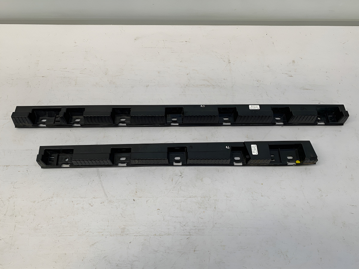 Suporte Spoiler Lateral Direito Bmw X1 E84 2010 2015 Preto