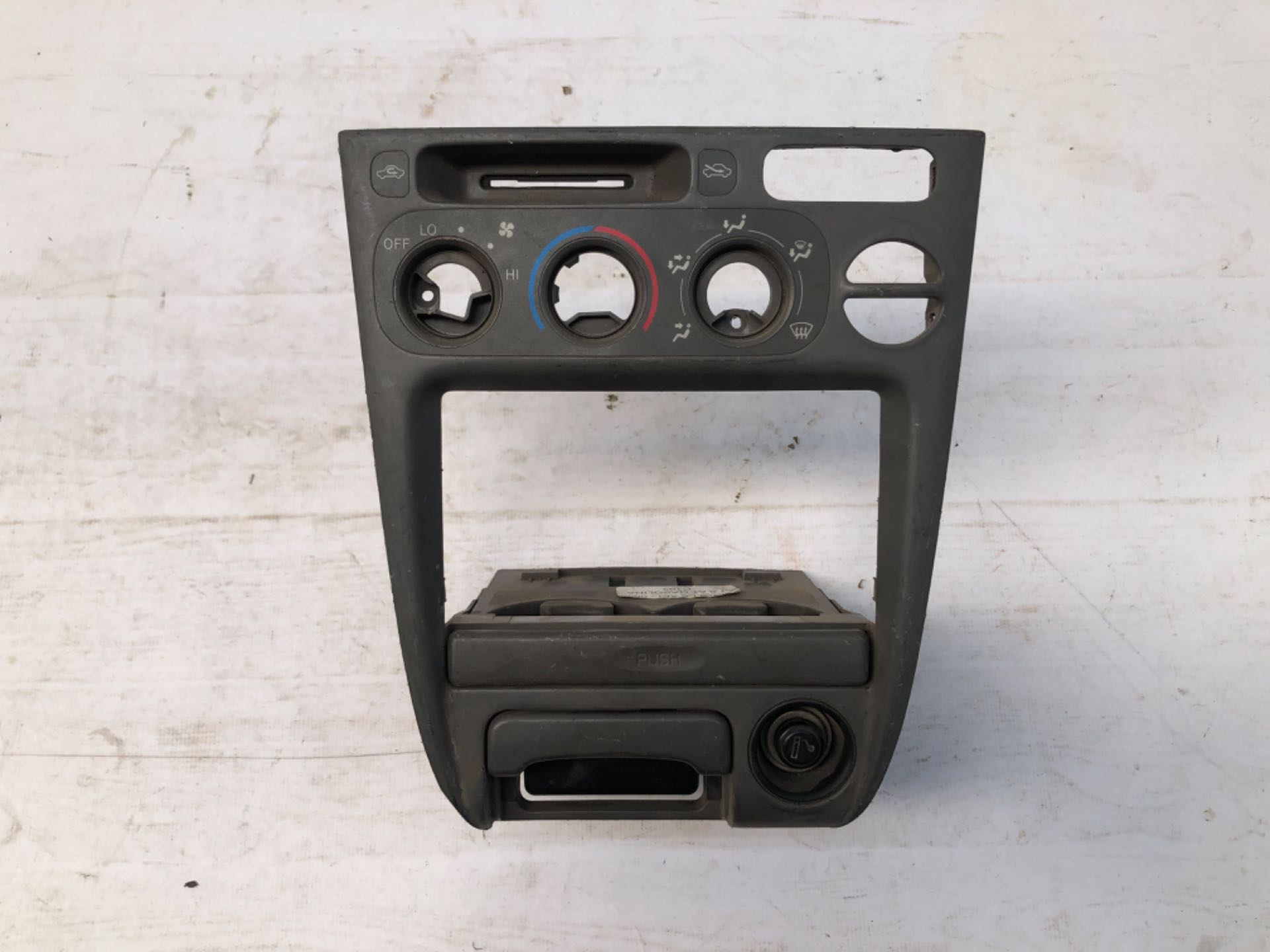 Moldura Comando Ar Porta Copos Toyota Corolla Xei 1997 2002