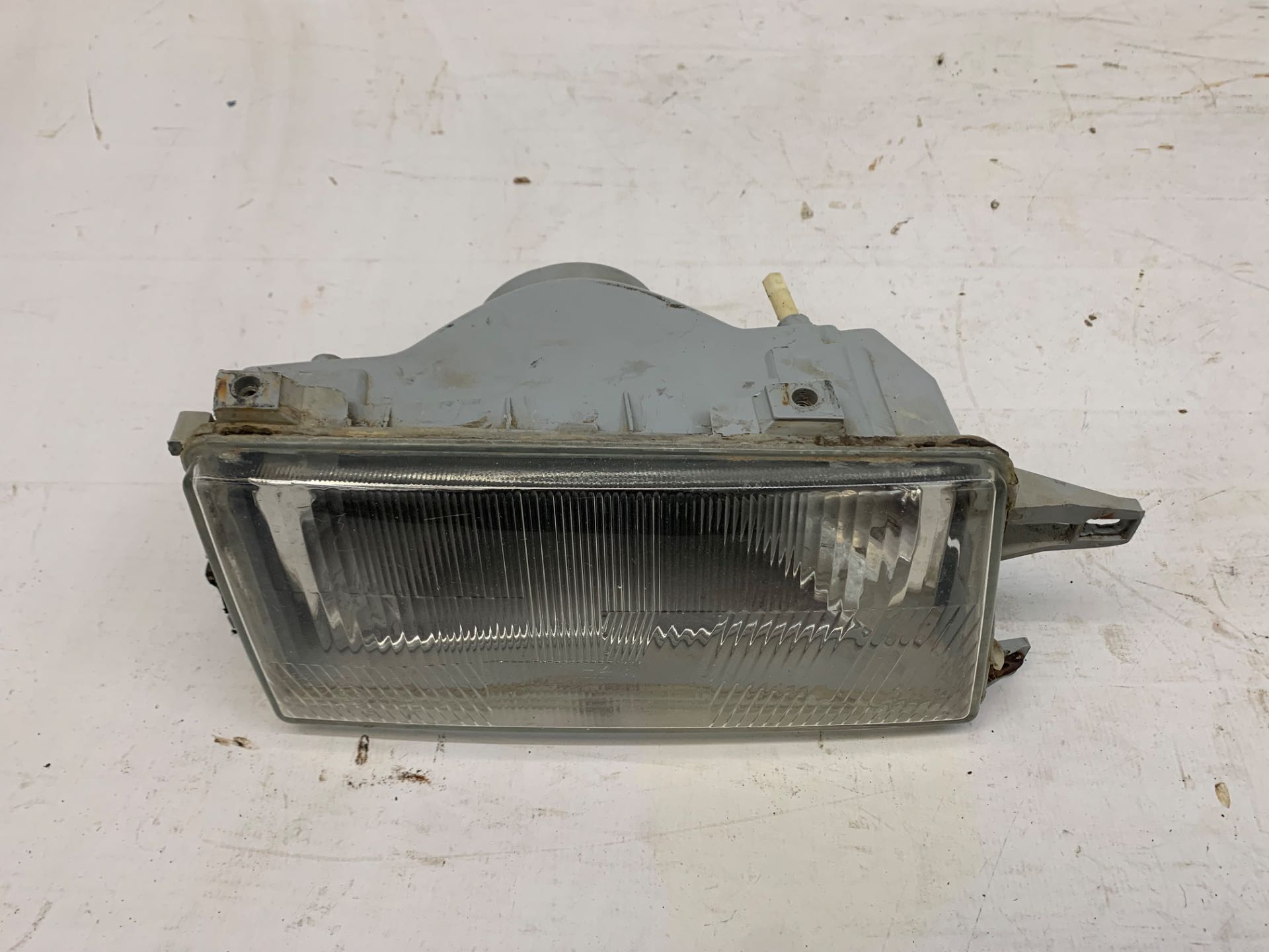 Farol Dianteiro Direito Fiat Uno Mille 1995 2003 Detalhe