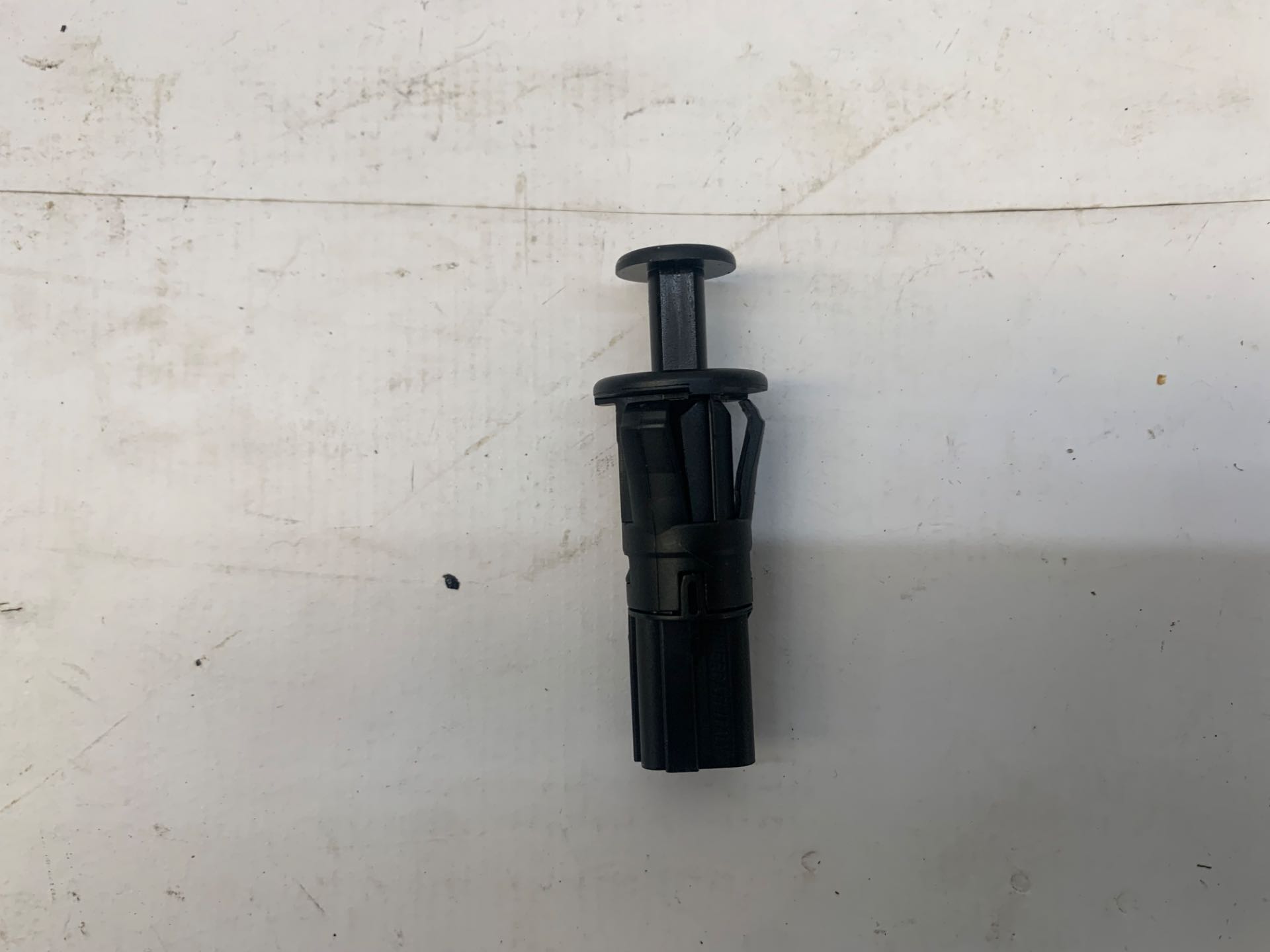 Interruptor Luz Porta Malas Renault Logan 2019 2024