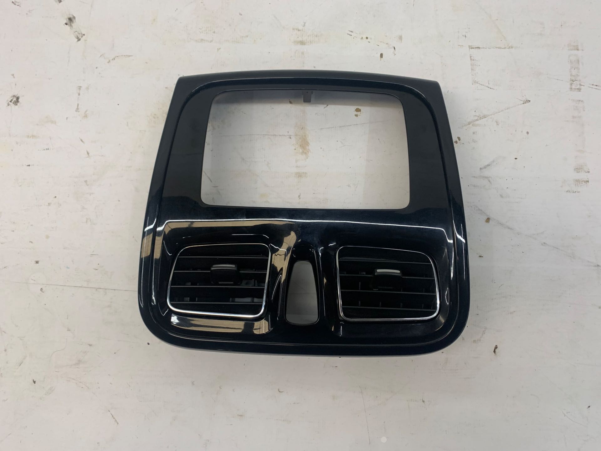 Moldura Difusor Ar Central Painel Logan 2019 2025 682606935r
