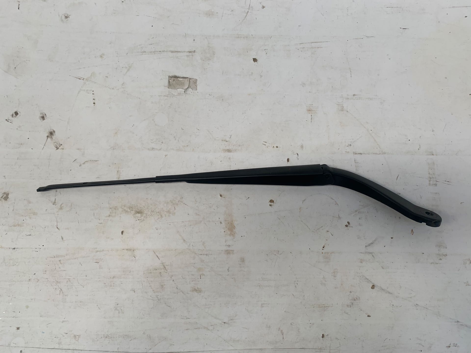 Braço Limpador Esquerdo Para Brisa Renault Logan 2019 2024