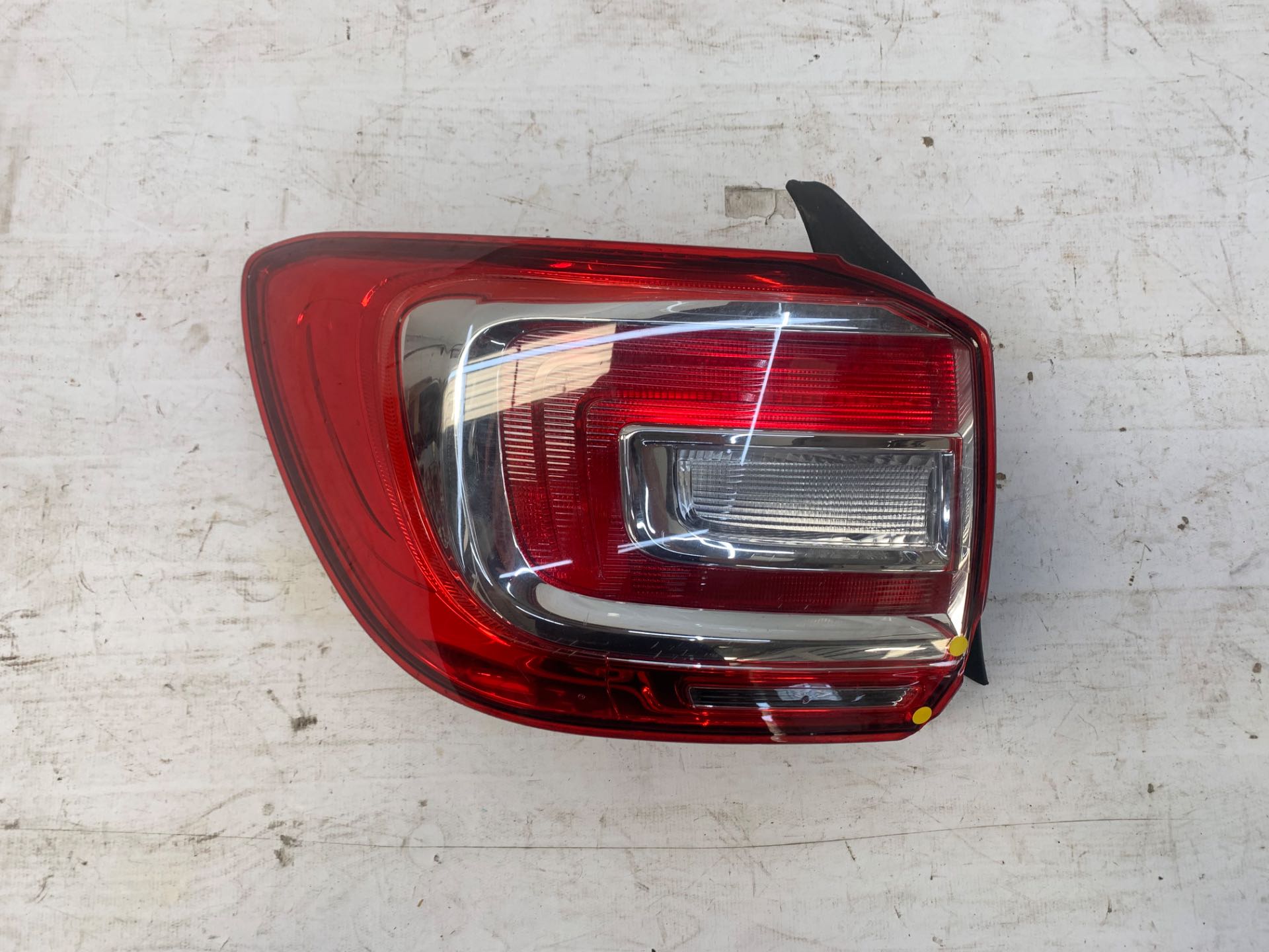 Lanterna Traseira Esquerda Renault Logan 2019 2024 Detalhe