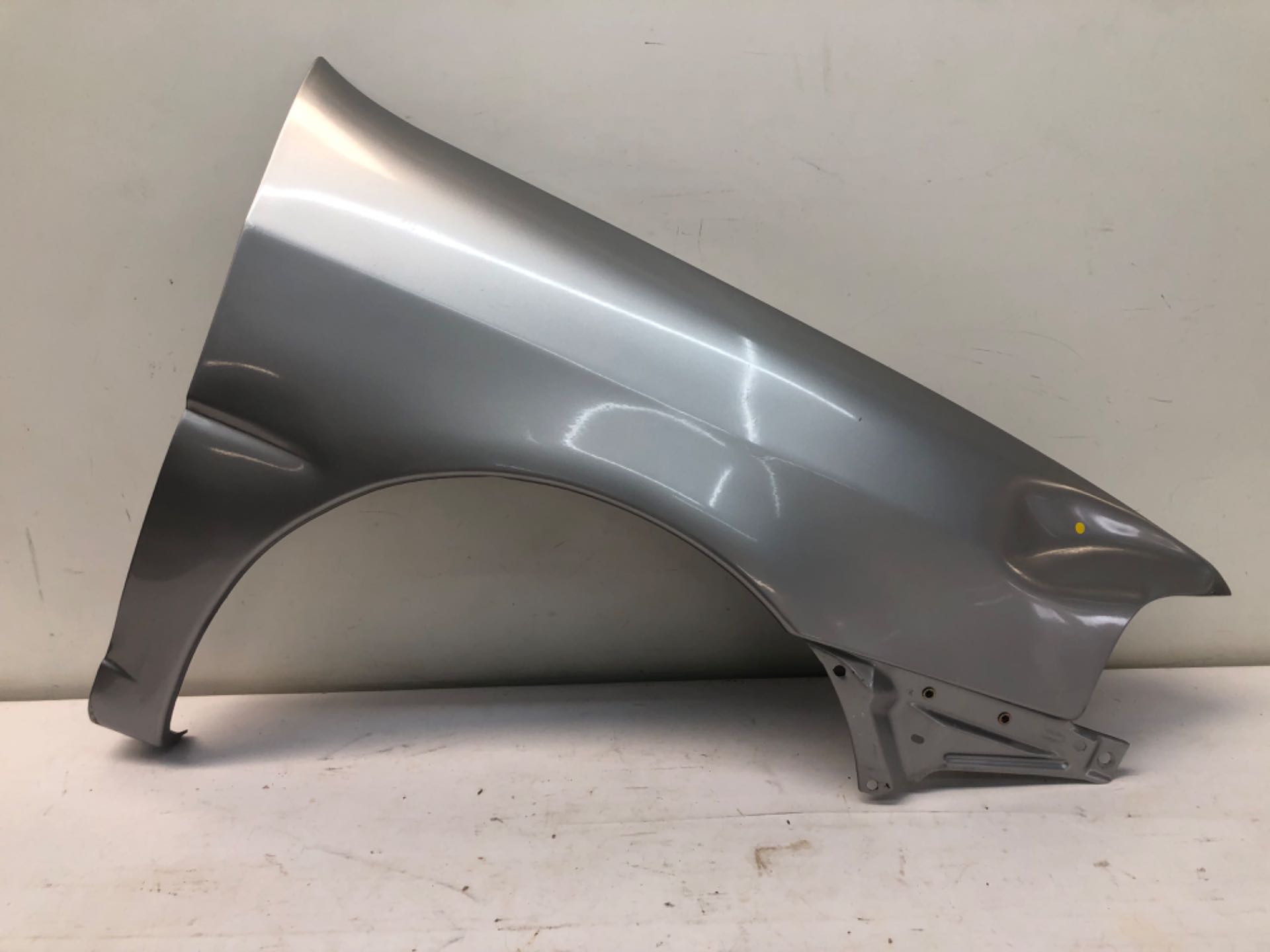 Para Lama Direito VW Gol G3 1998 2005 Prateado Detalhe