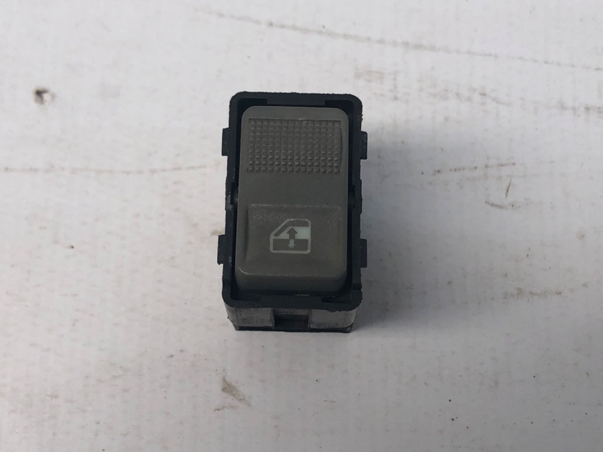 Botão Vidro Traseiro Esquerdo Volkswagen Gol G3 1998 2005