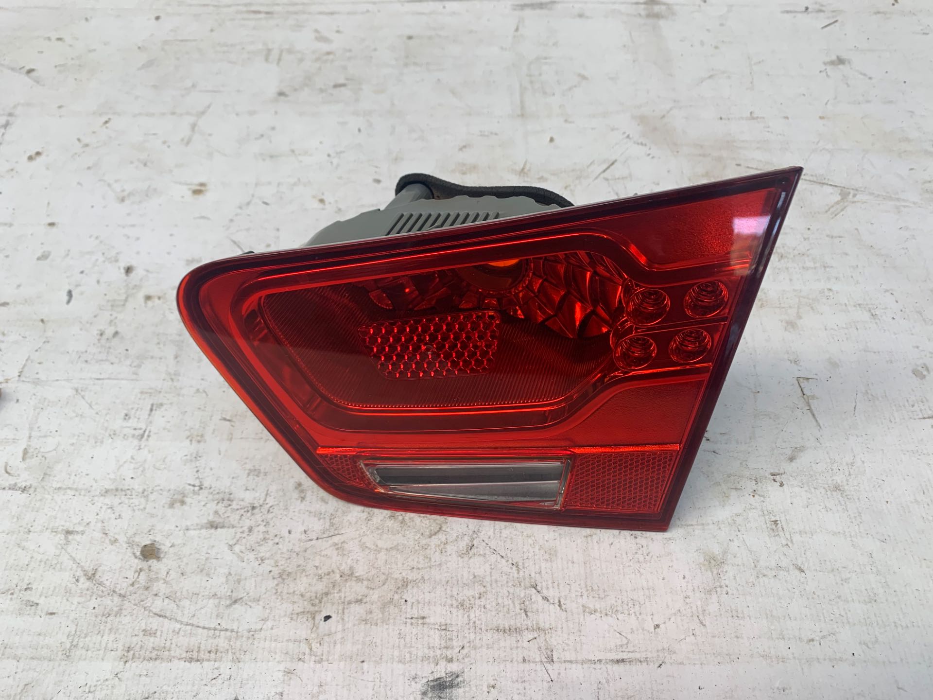 Lanterna Tampa Traseira Direita Kia Cerato 2009 2012