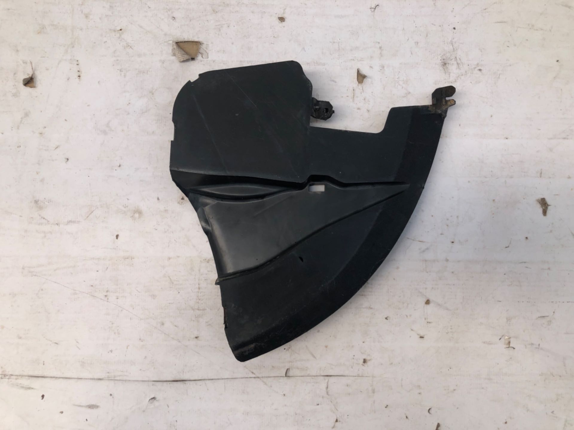 Guia Ar Esquerdo Para Choque Dianteiro Volvo V70 2000 2006