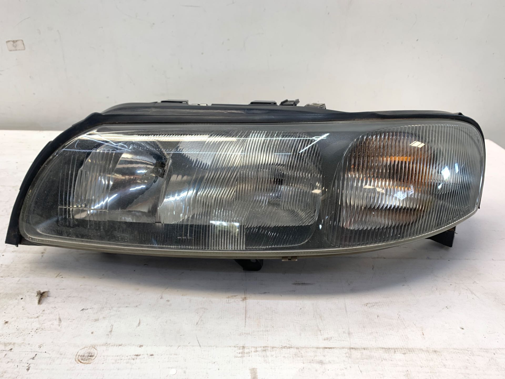 Farol Esquerdo Volvo V70 2000 2006 Detalhe