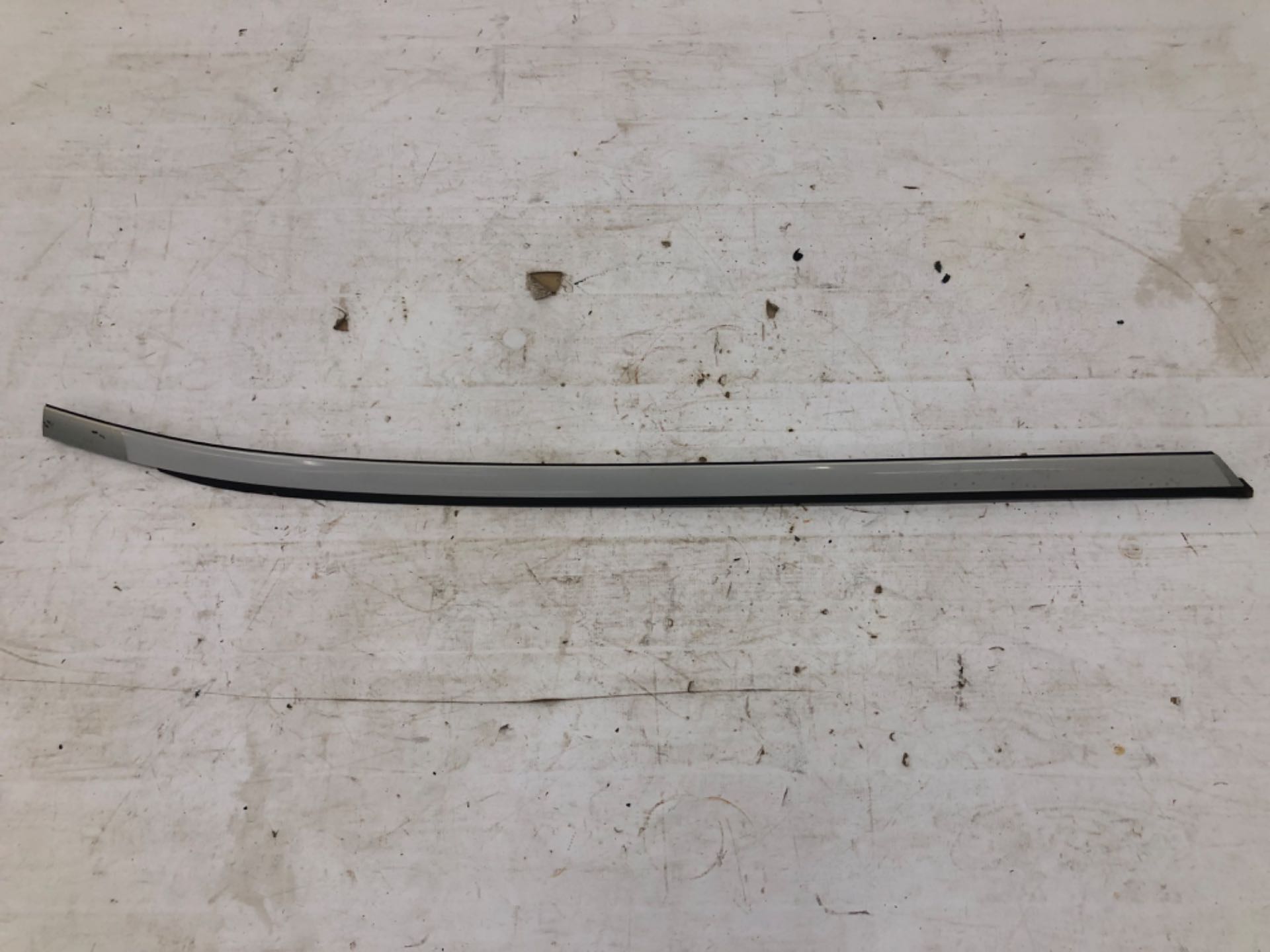 Friso Externo Esquerdo Para Brisa Volvo V70 2000 2006