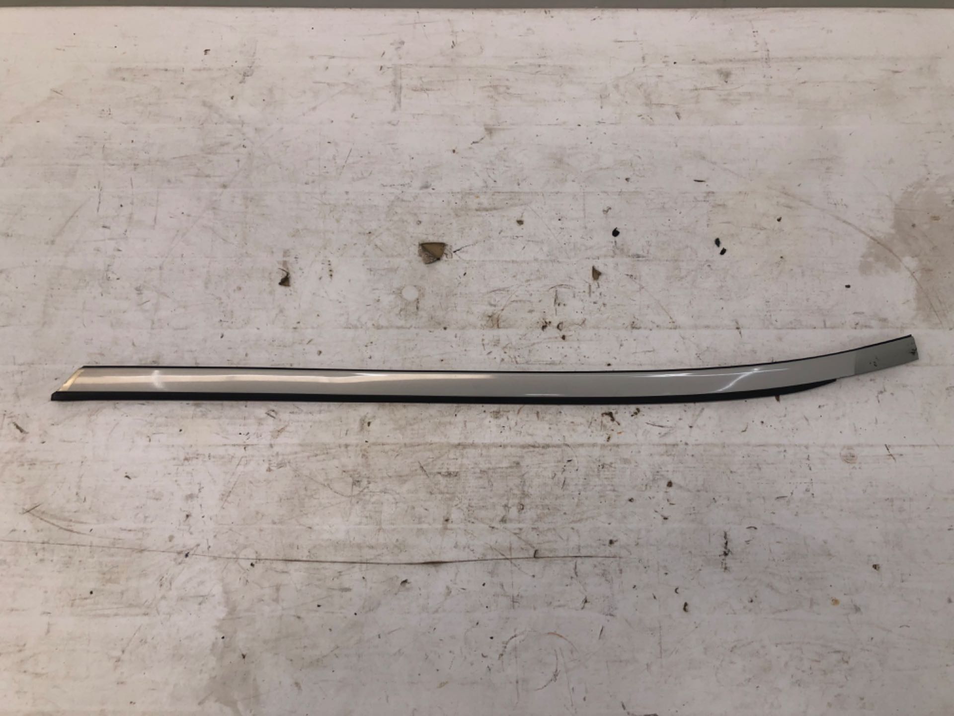 Friso Externo Direito Para Brisa Volvo V70 2000 2006 Detalhe
