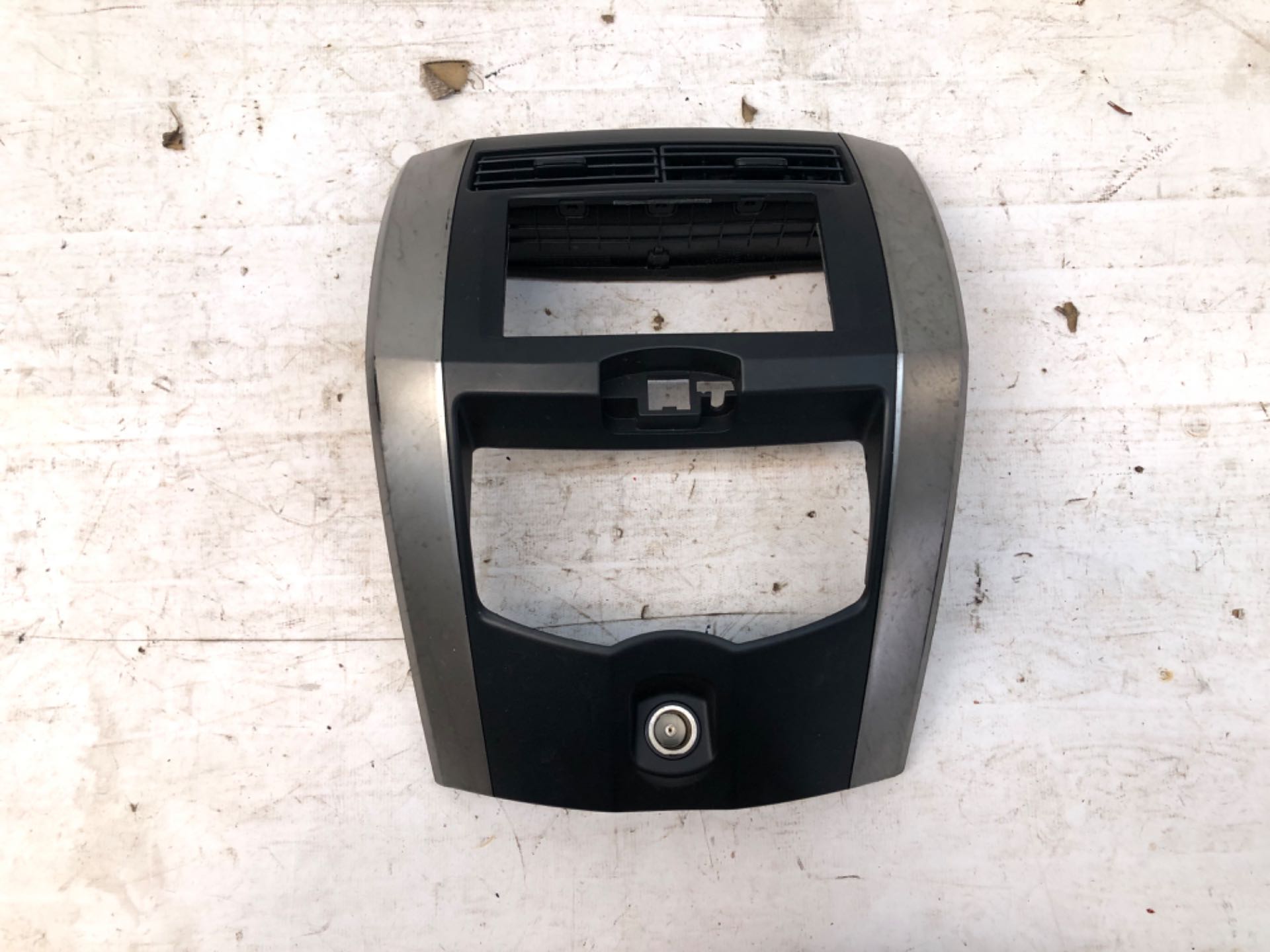 Moldura Difusor Central Nissan Livina 2009 2014