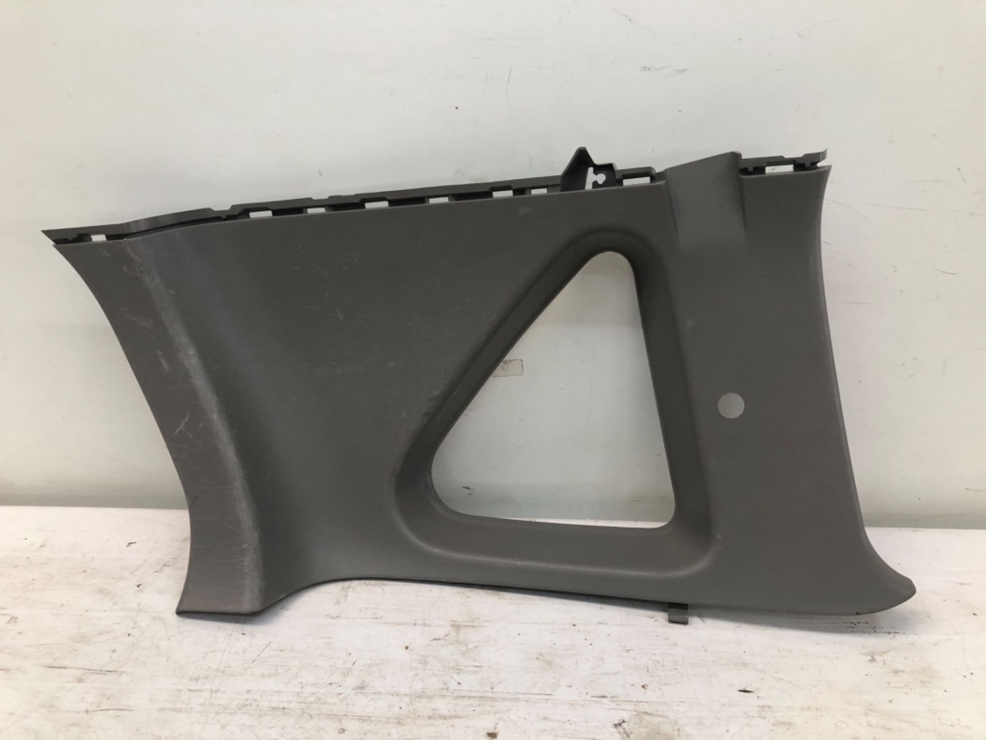 Moldura Vidro Vigia Traseira Direita Nissan Livina 2009 2014