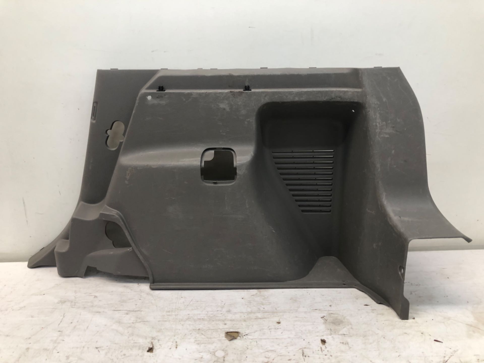 Forro Porta Malas Direito Nissan Livina 2009 2014