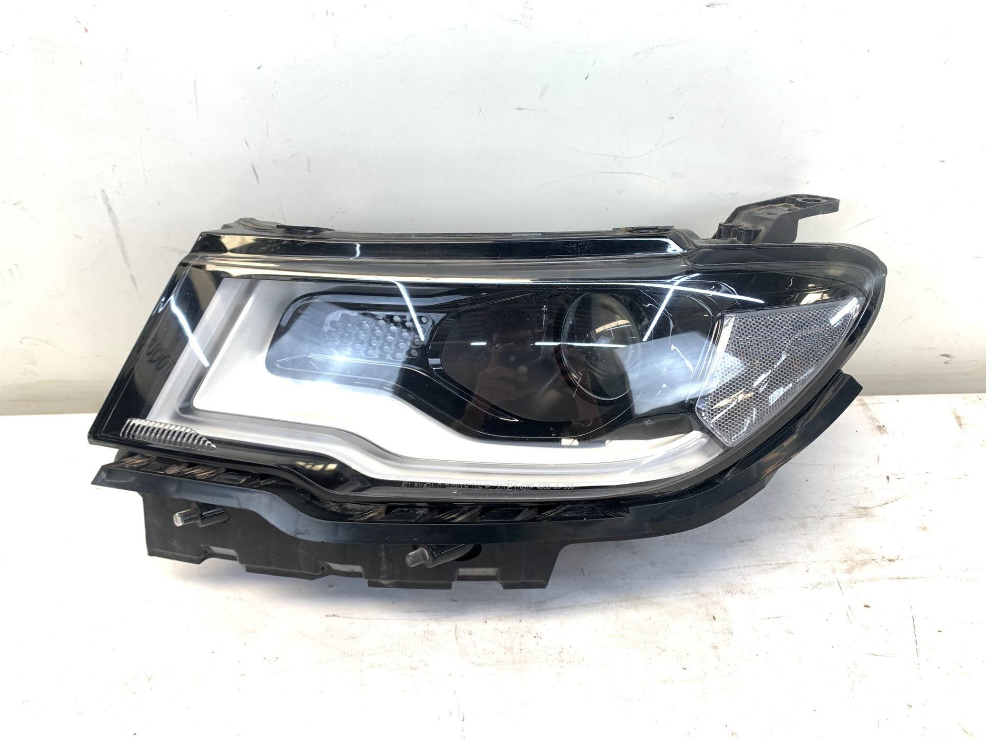 Farol Esquerdo Jeep Compass 2016 2021 00534888210 Detalhe
