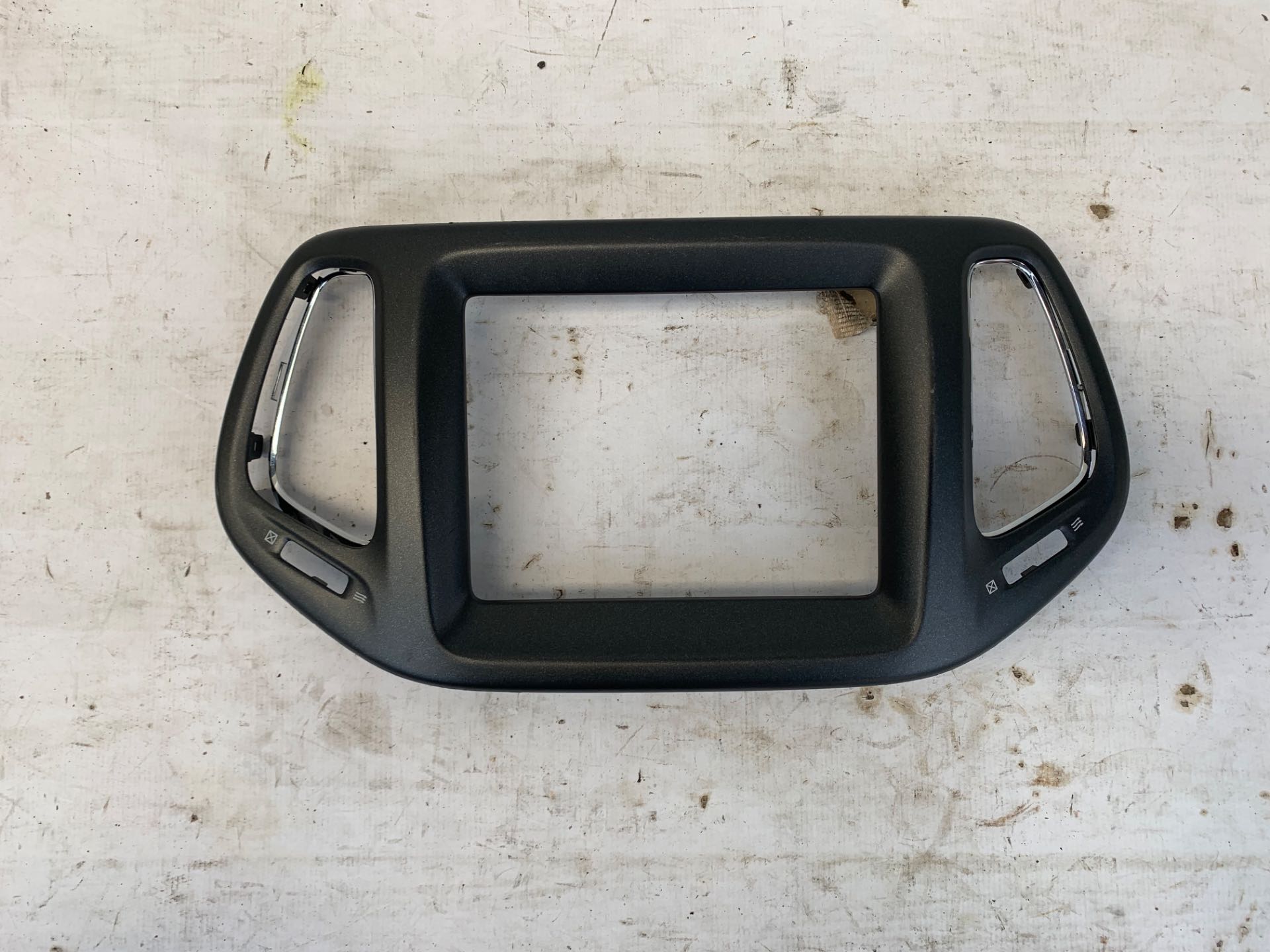 Moldura Central Multimidia Painel Jeep Compass 2016 2020