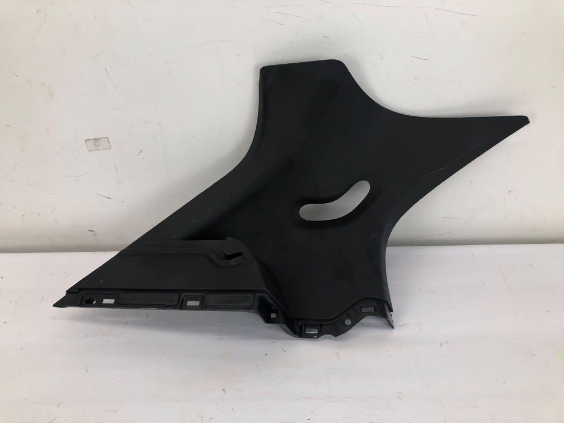 Suporte Tampão Bagagito Esquerdo Ford Ka Hatch 2014 2021