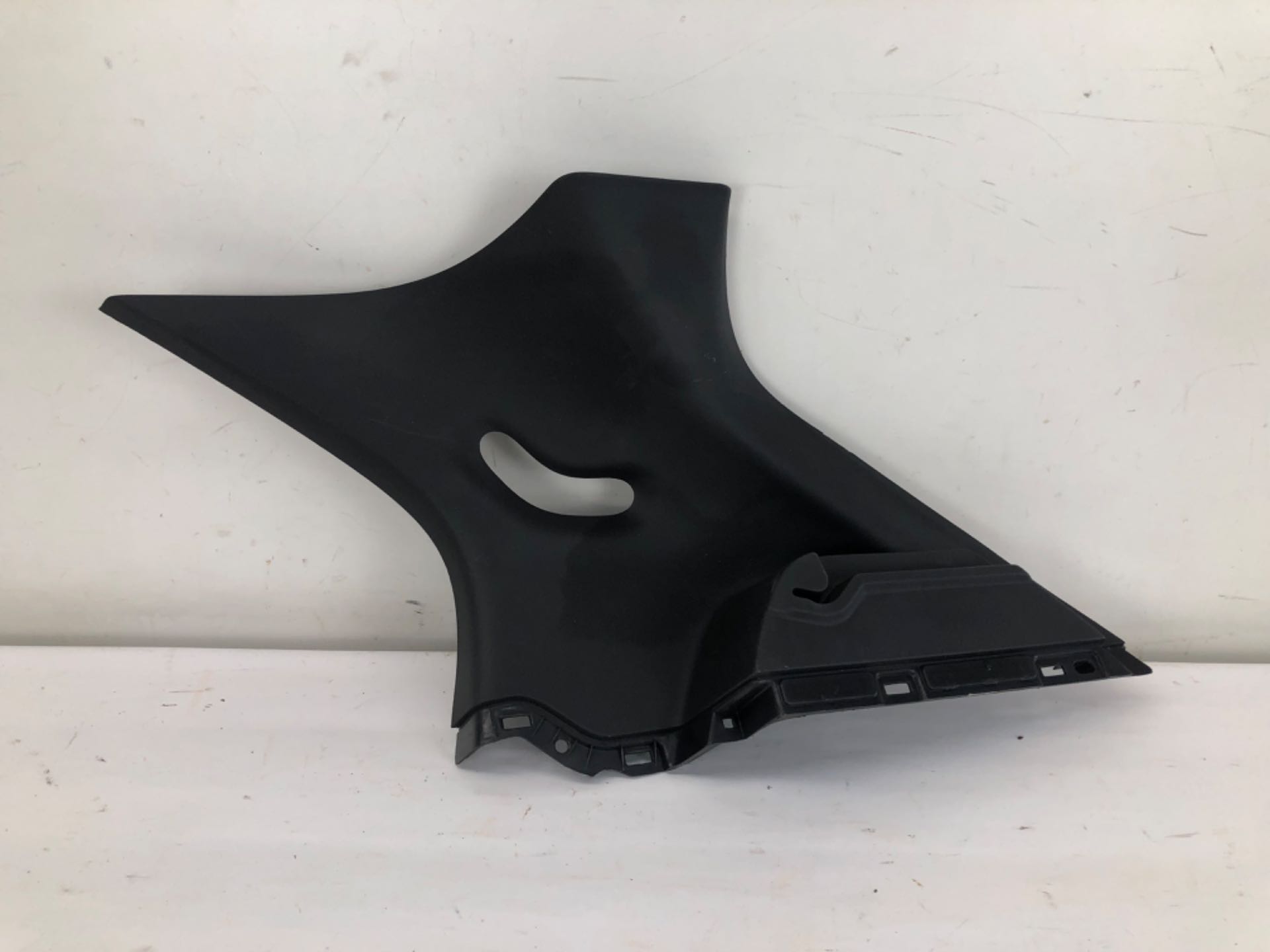 Suporte Tampão Bagagito Direito Ford Ka Hatch 2014 2021