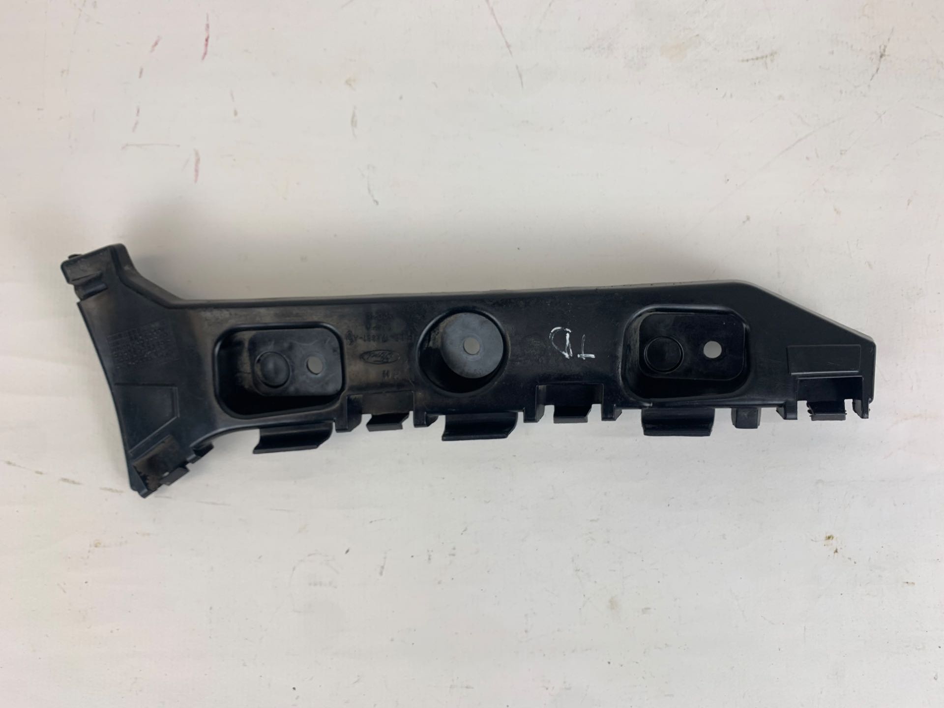 Suporte Guia Para Choque Traseiro Direito Ford Ka 2014 2021