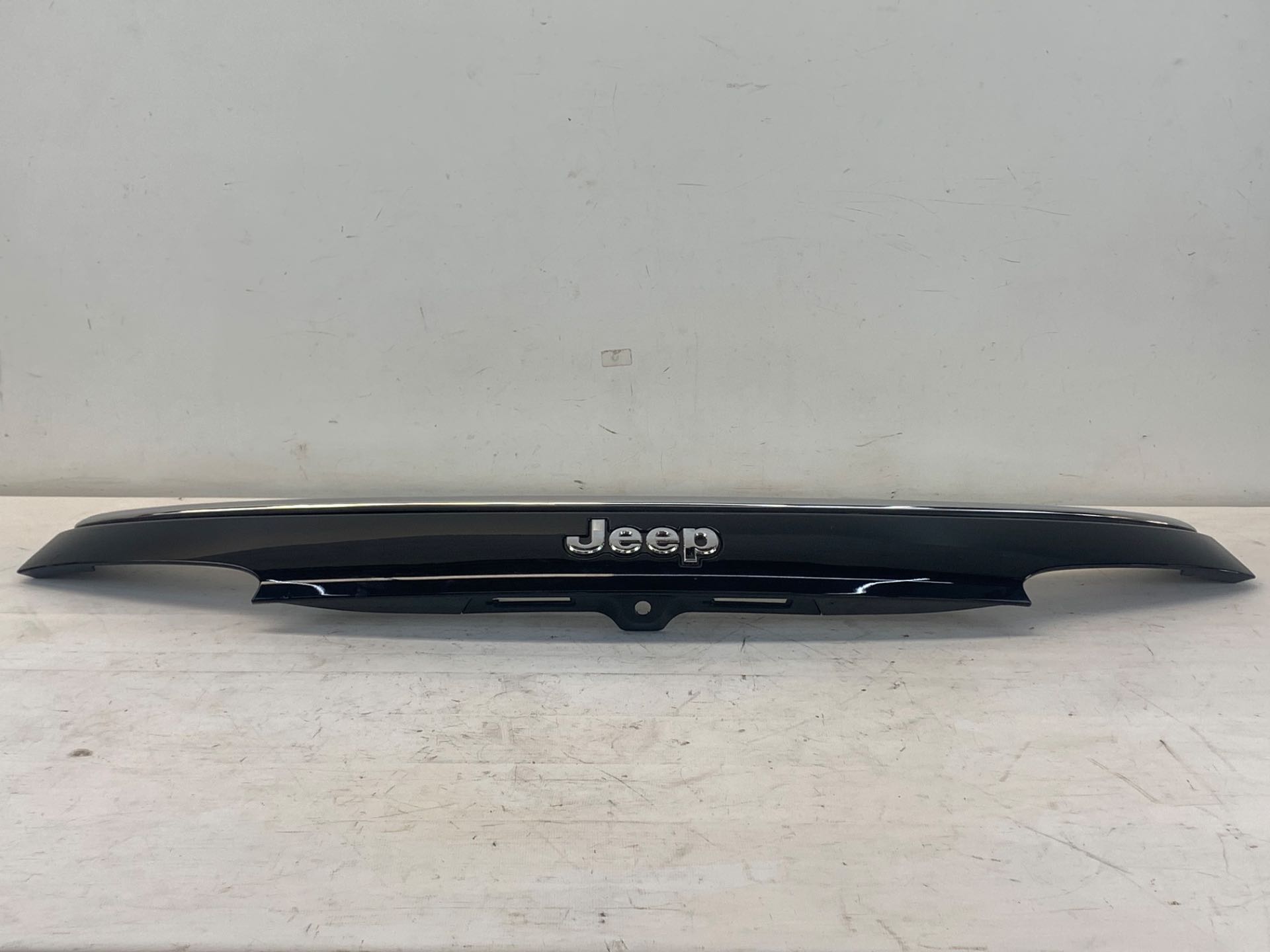 Friso Tampa Traseira Jeep Compass 2016 2020 Preto